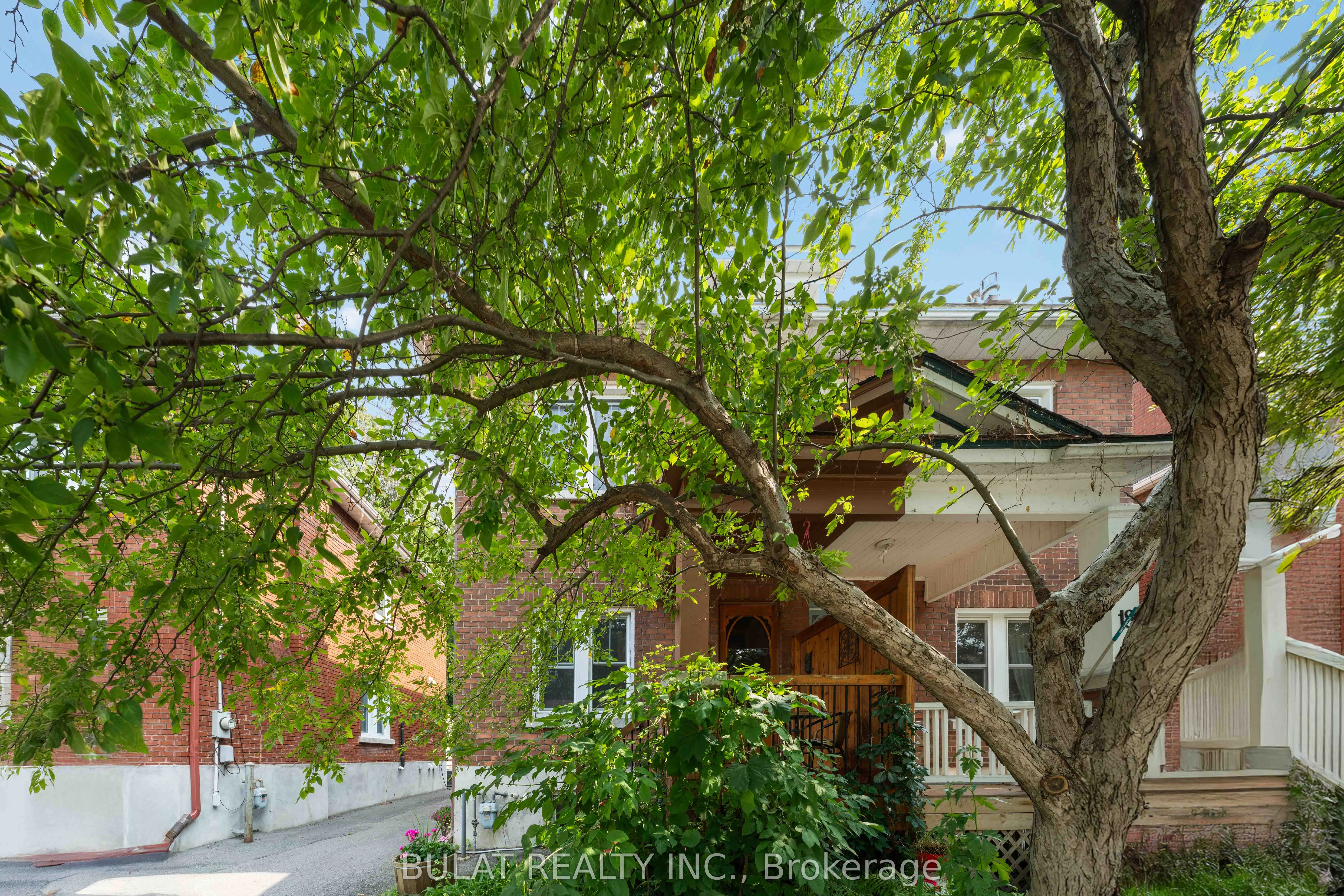 16 Foster Street, West Centre Town, ON K1Y 3J4