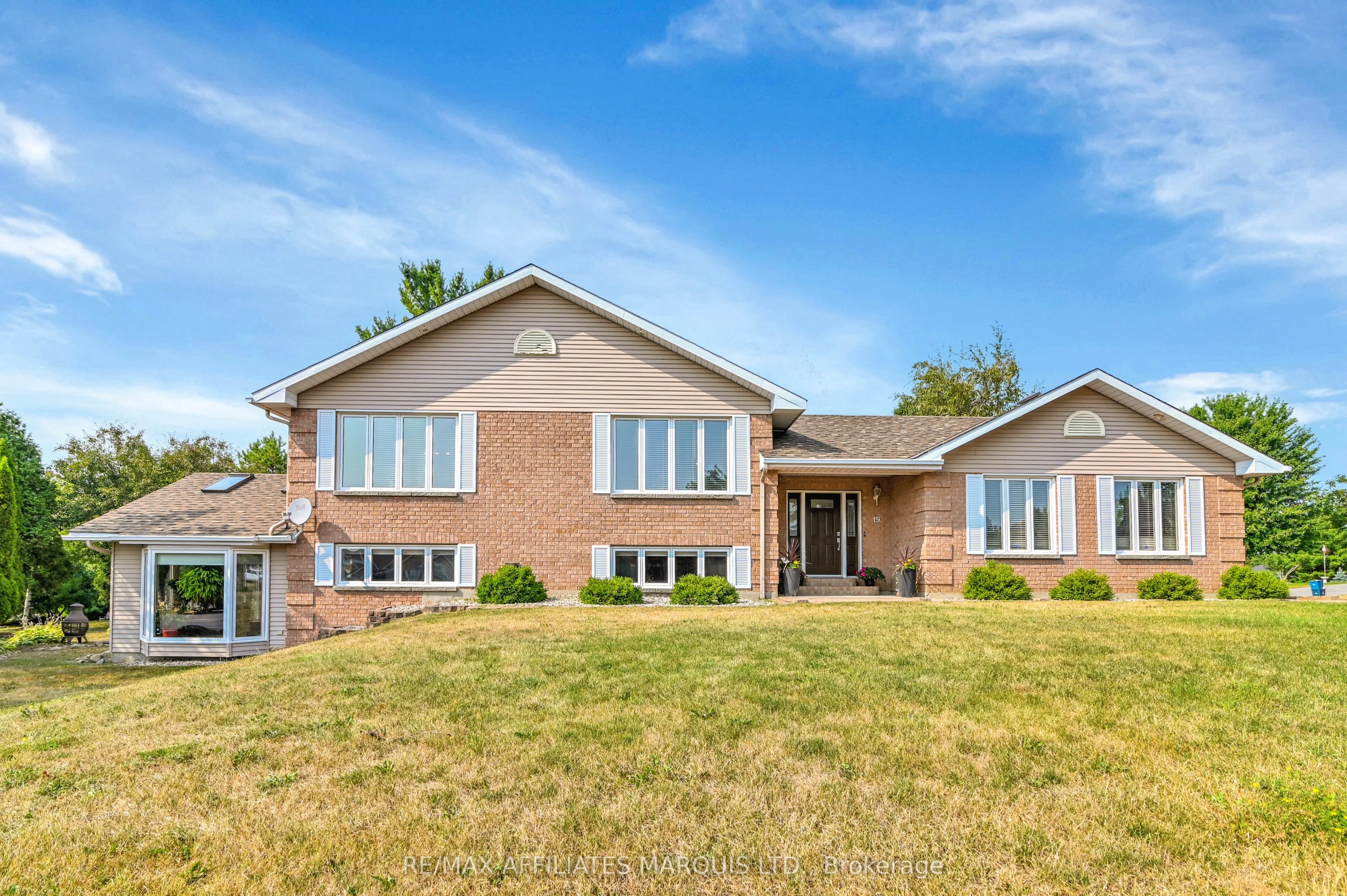 19 CHANTINE Drive, South Stormont, ON K0C 1P0