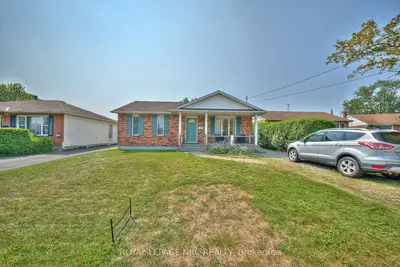 Detached in Niagara Falls