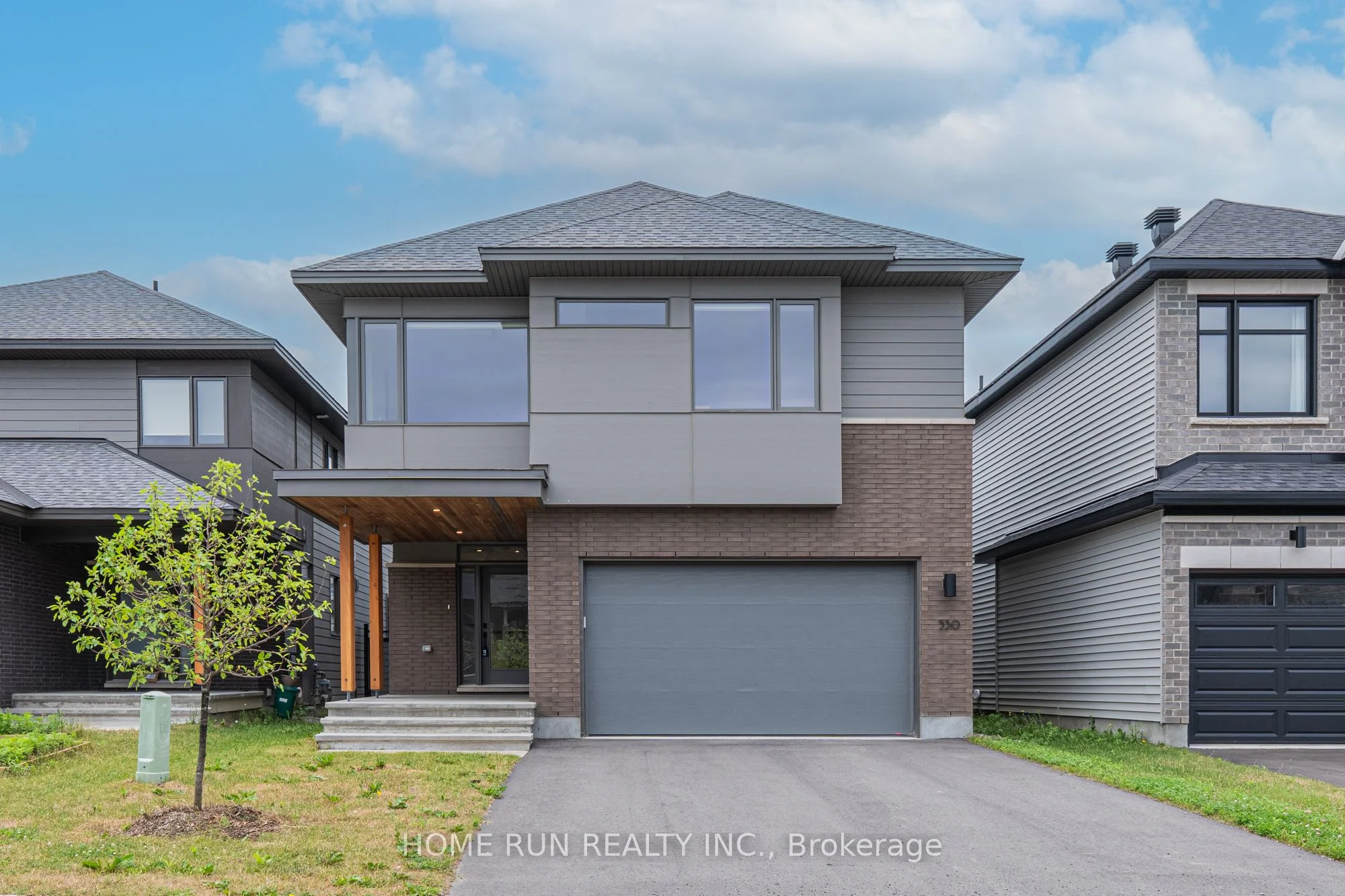 Detached in Blossom Park - Airport and Area