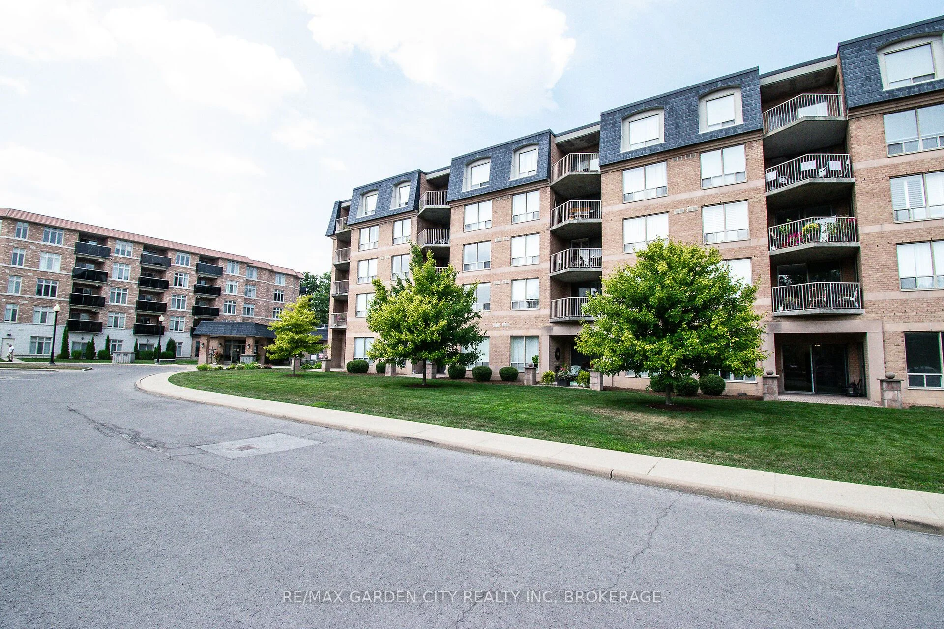 Condo Apartment in Niagara Falls