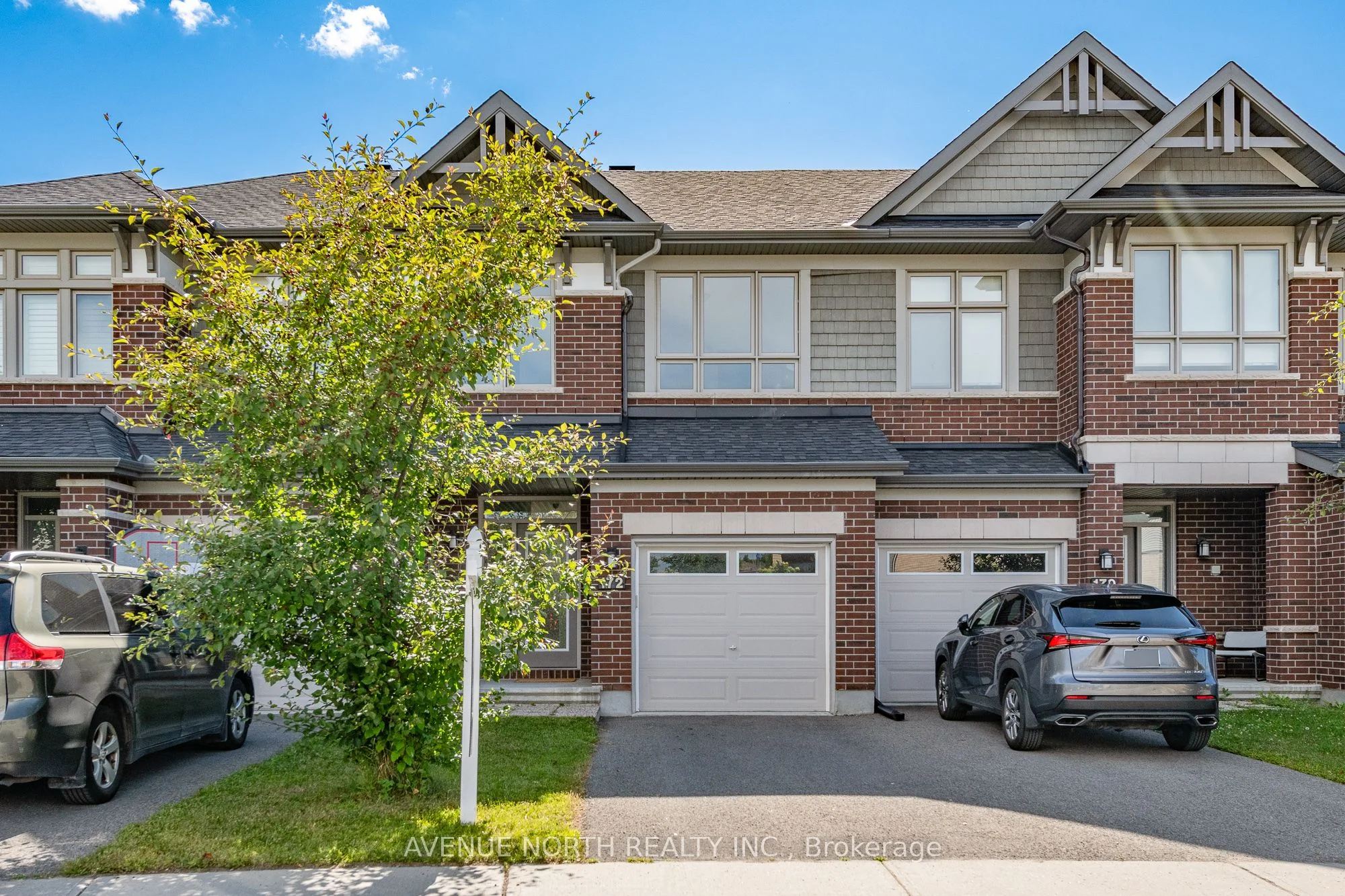 Att/Row/Townhouse in Blossom Park - Airport and Area