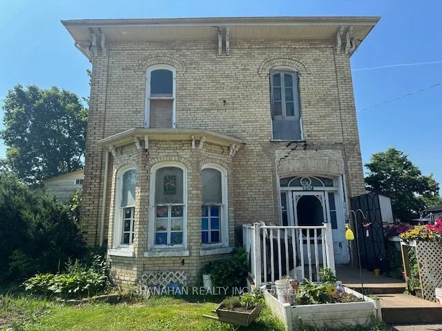 8107 Sydenham Street, Brooke-Alvinston, ON N0M 2S0