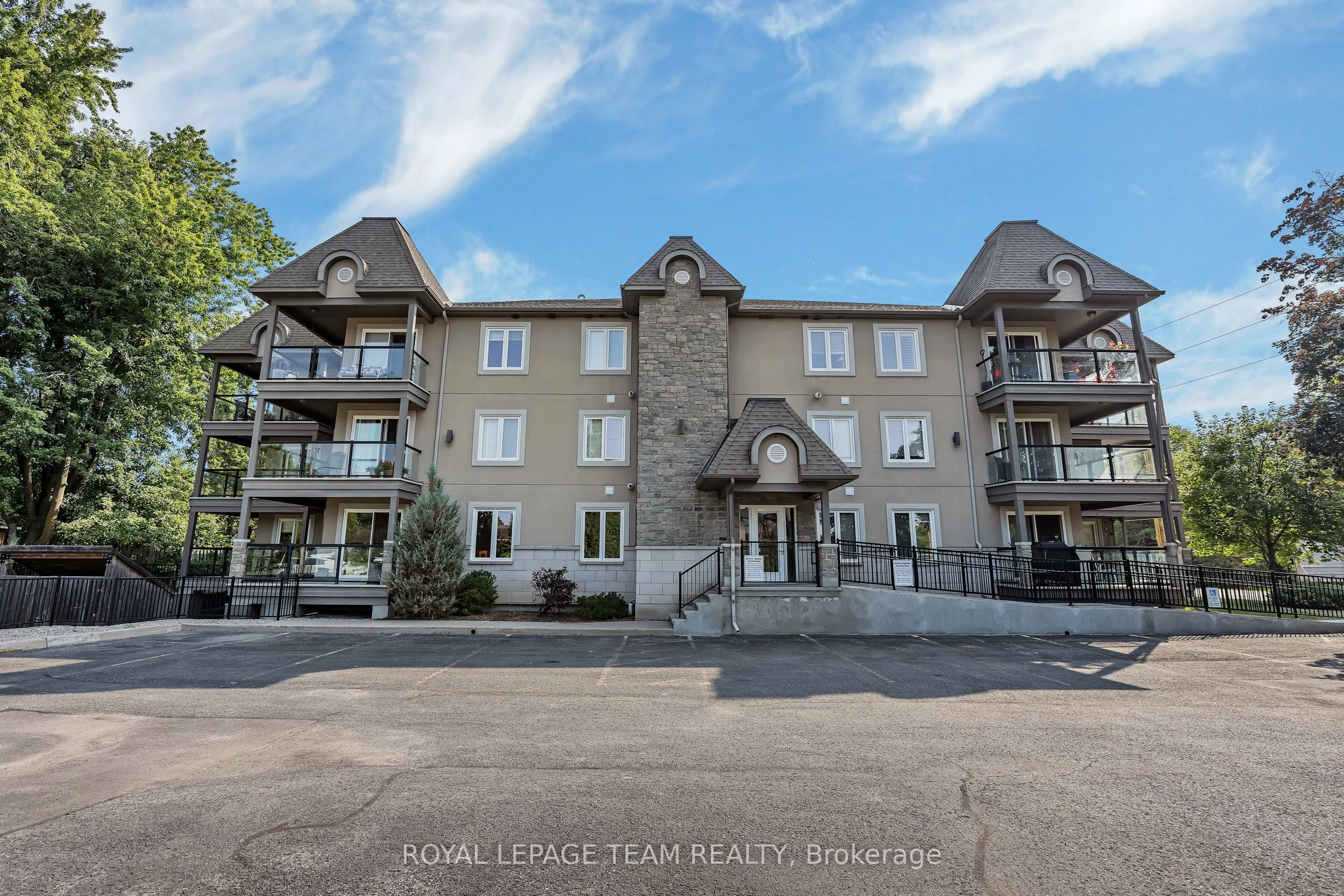 2 Warner Street 202, Russell, ON K4R 0B4