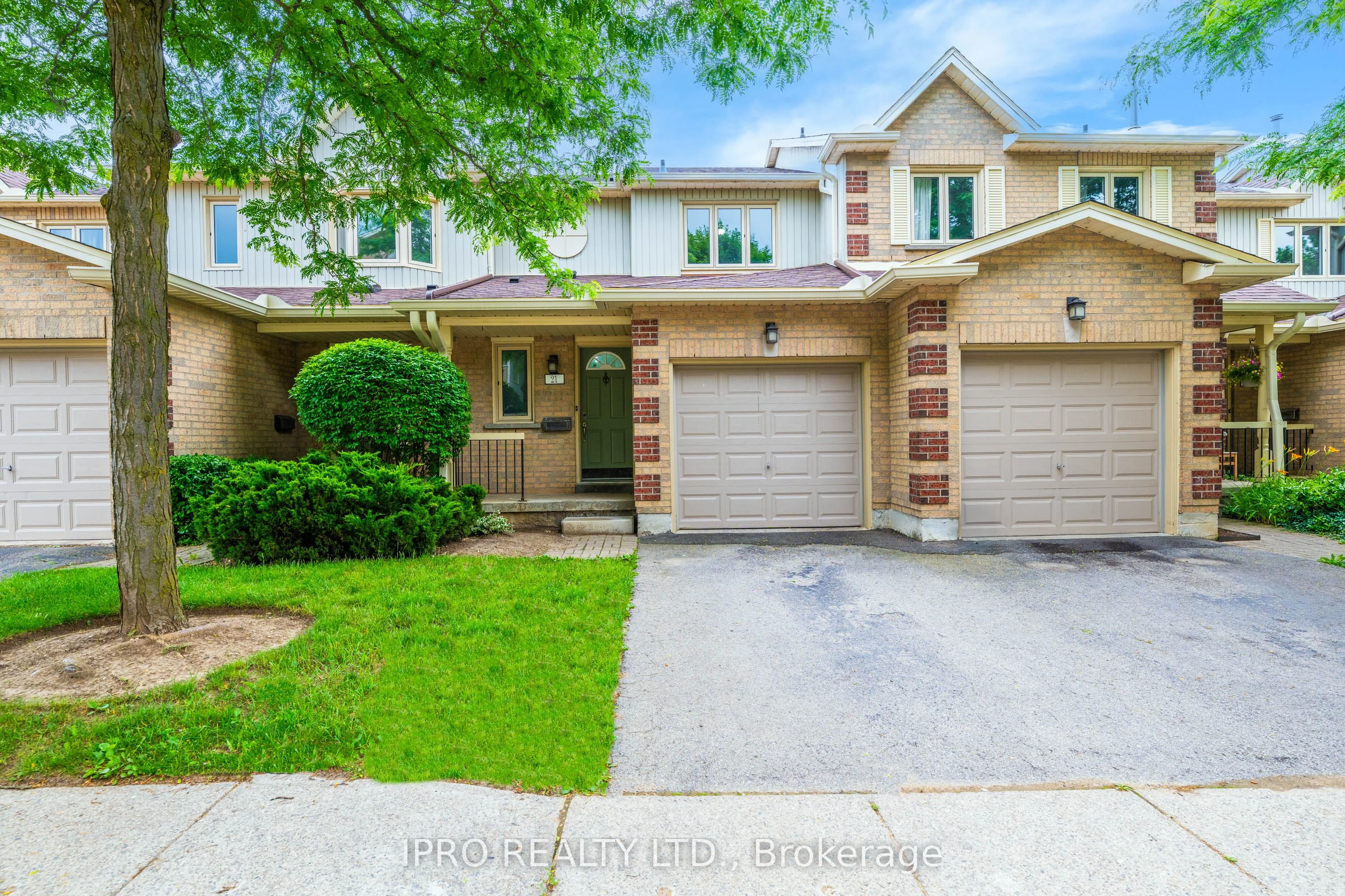302 College Avenue W 21, Guelph, ON N1G 4T6