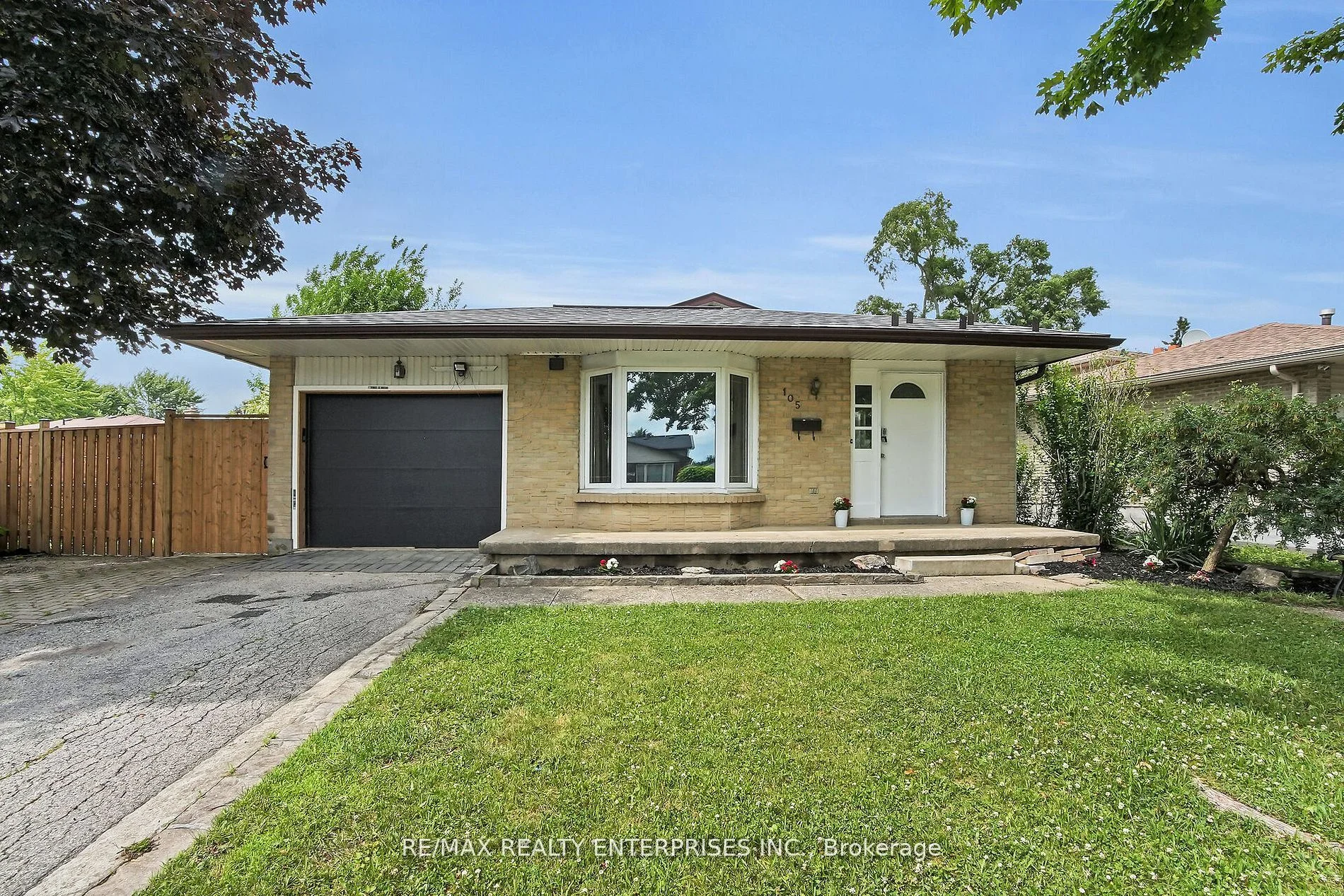 105 FENNELL Crescent, London South, ON N6E 2E2