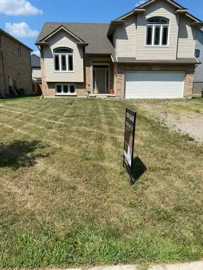 Detached in Niagara Falls