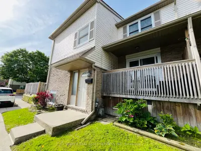 Condo Townhouse in Hamilton