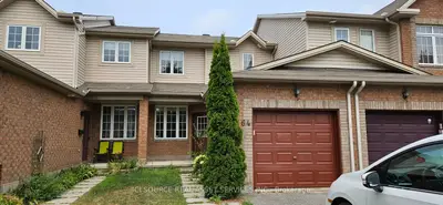 Att/Row/Townhouse in Hunt Club - South Keys and Area