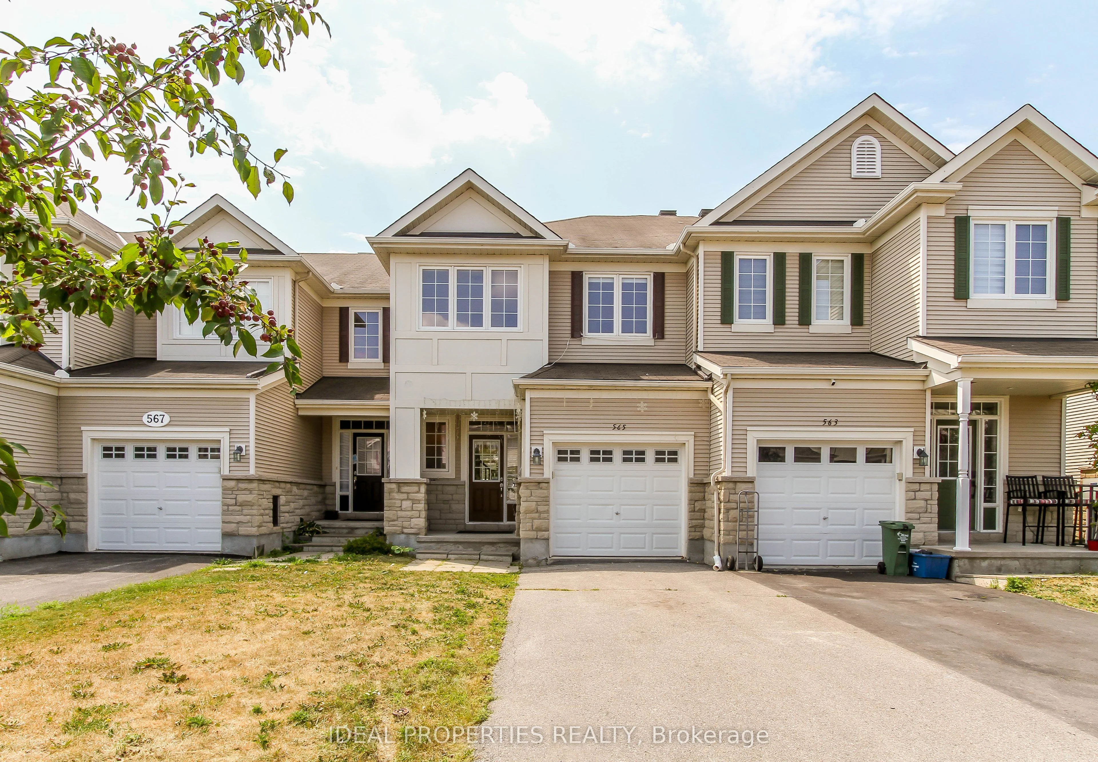 Att/Row/Townhouse in Kanata
