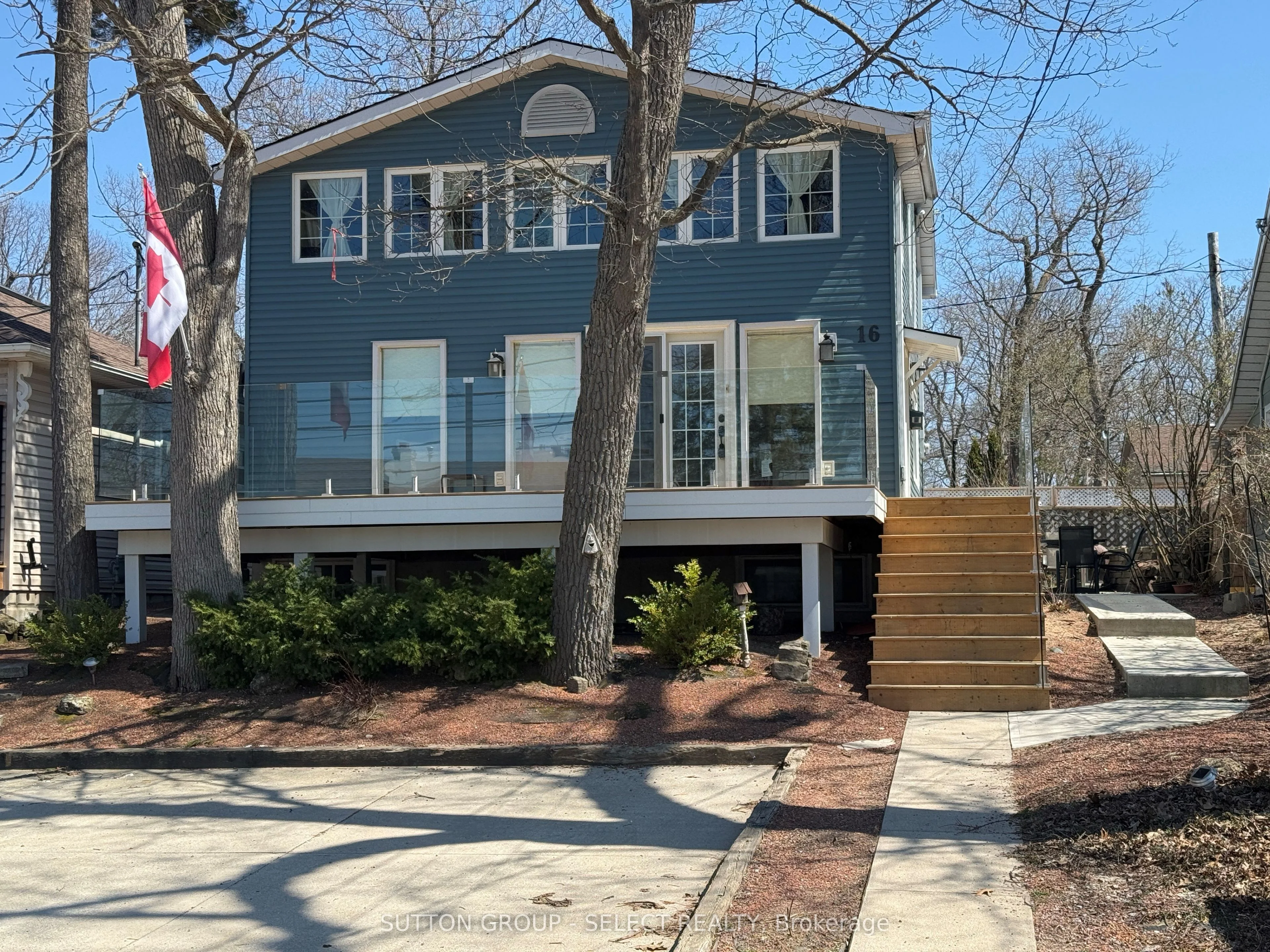 16 Huron Avenue, Lambton Shores, ON N0M 1T0