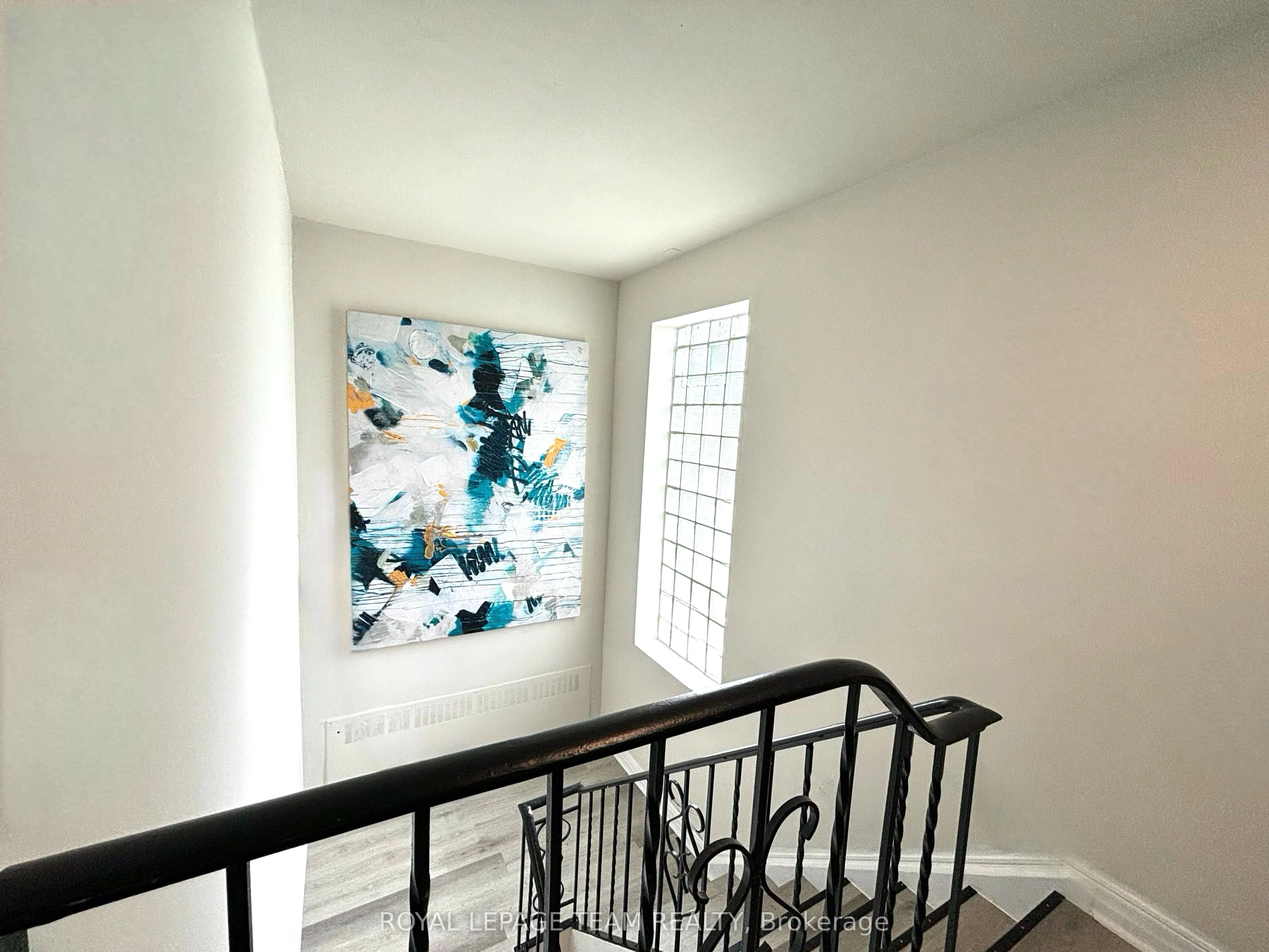 33 Coupal Street 5, Vanier and Kingsview Park, ON K1L 5Z9
