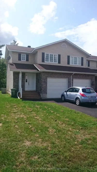Att/Row/Townhouse in Petawawa