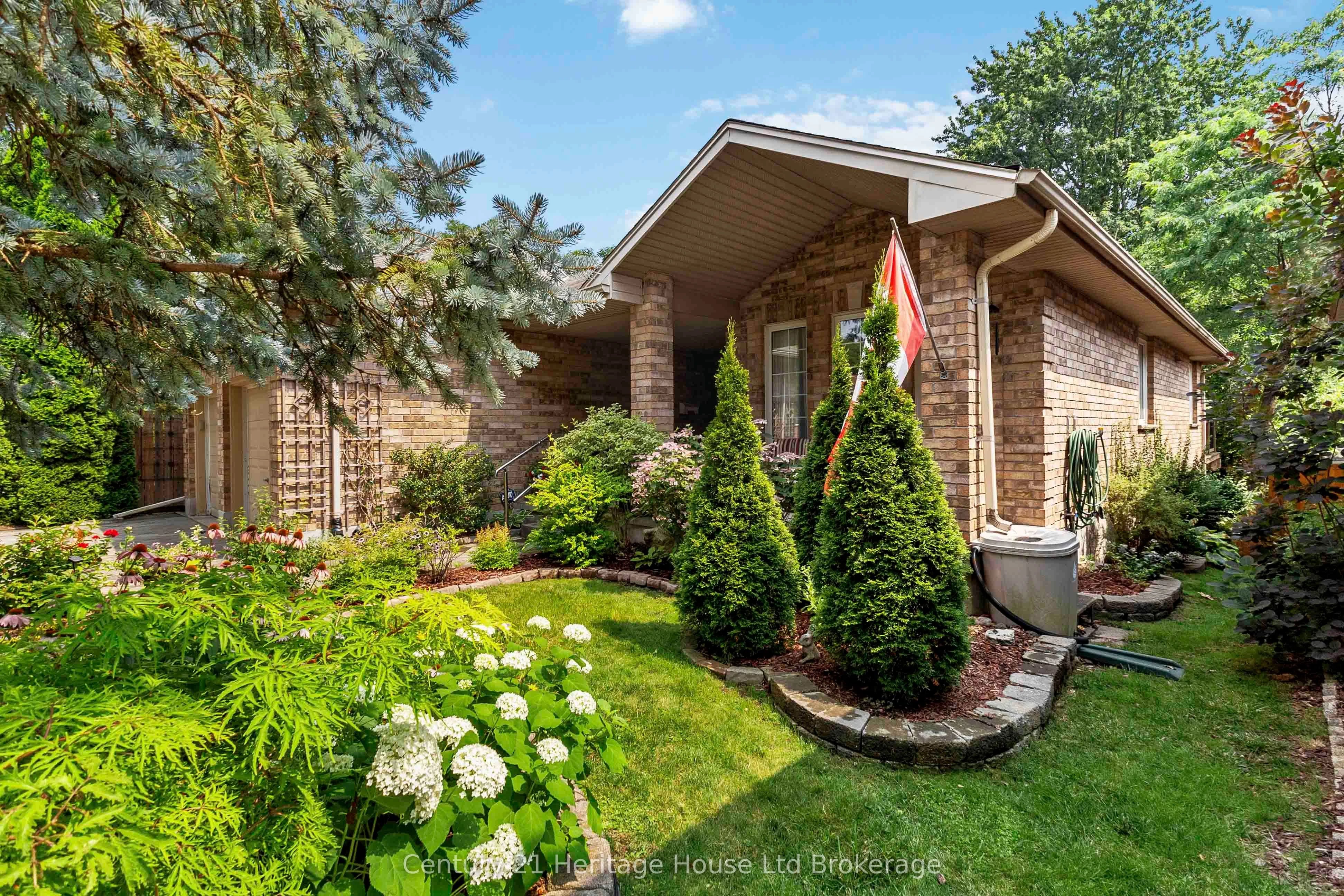 739 Thornwood Drive, London North, ON N6H 5S6