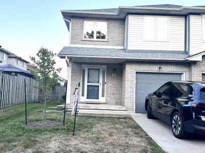 Condo Townhouse in Hamilton