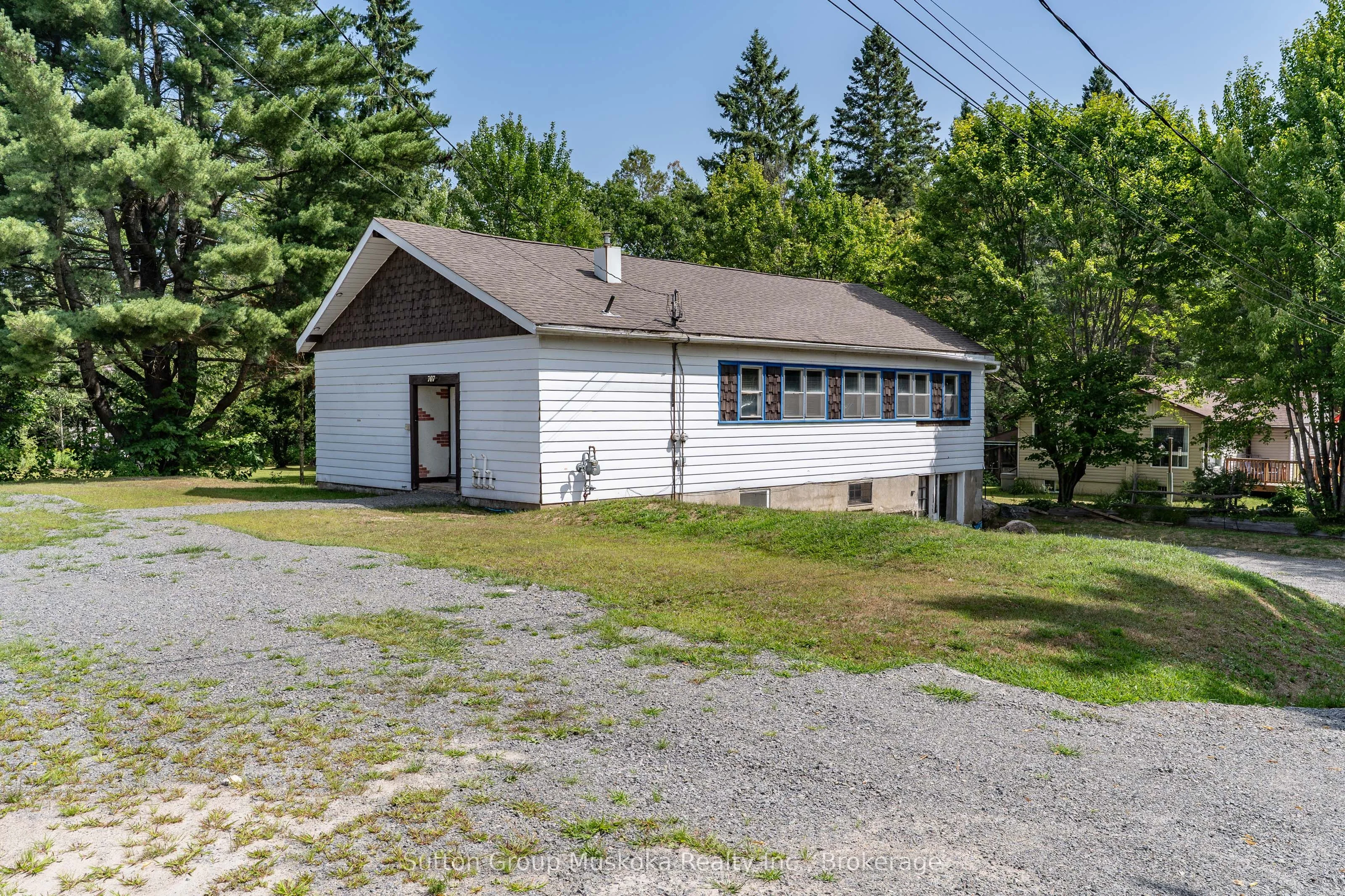 707 Muskoka Road 3 Road N, Huntsville, ON P1H 1E1