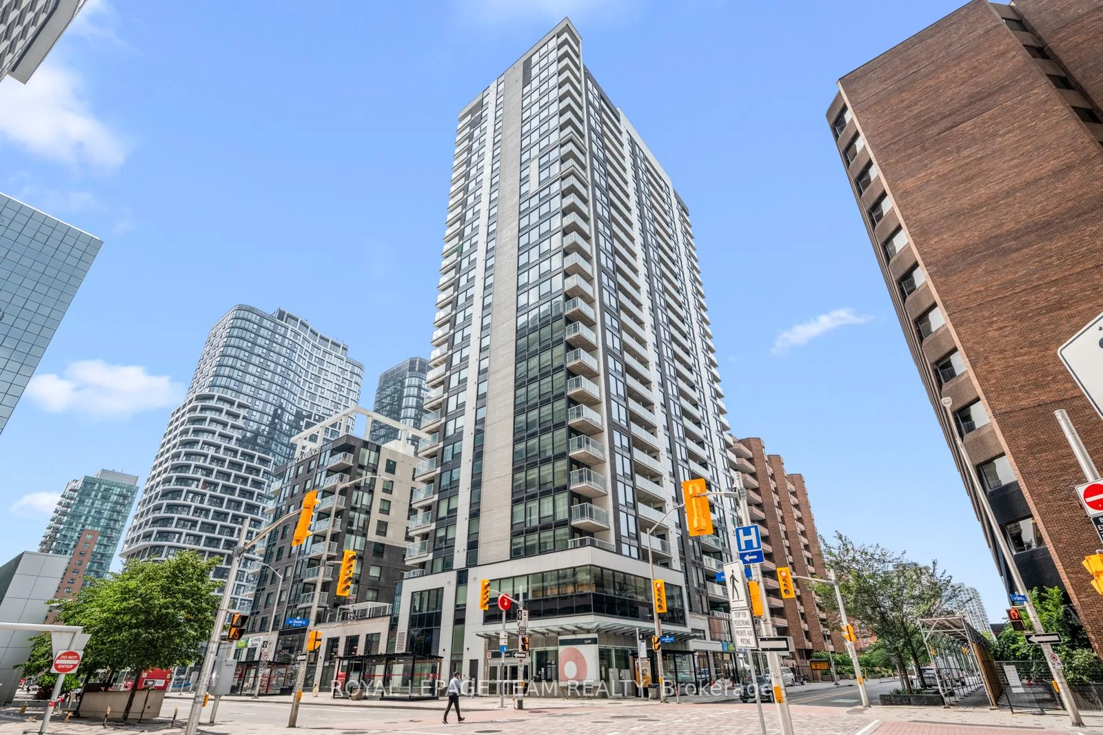 340 Queen Street 2704, Ottawa Centre, ON K1R 0G1