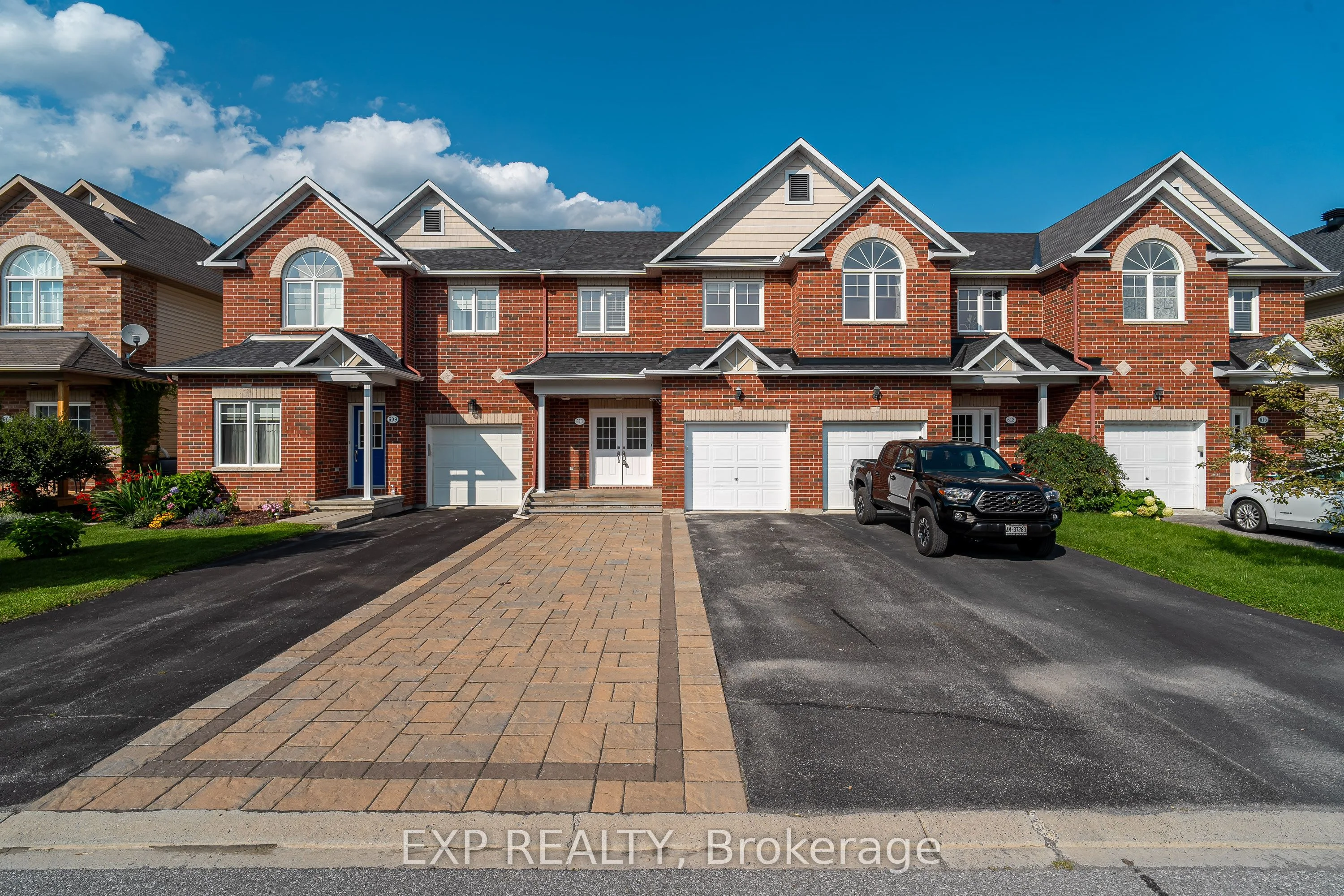 611 Braecreek Avenue, Kanata, ON K2W 0B3