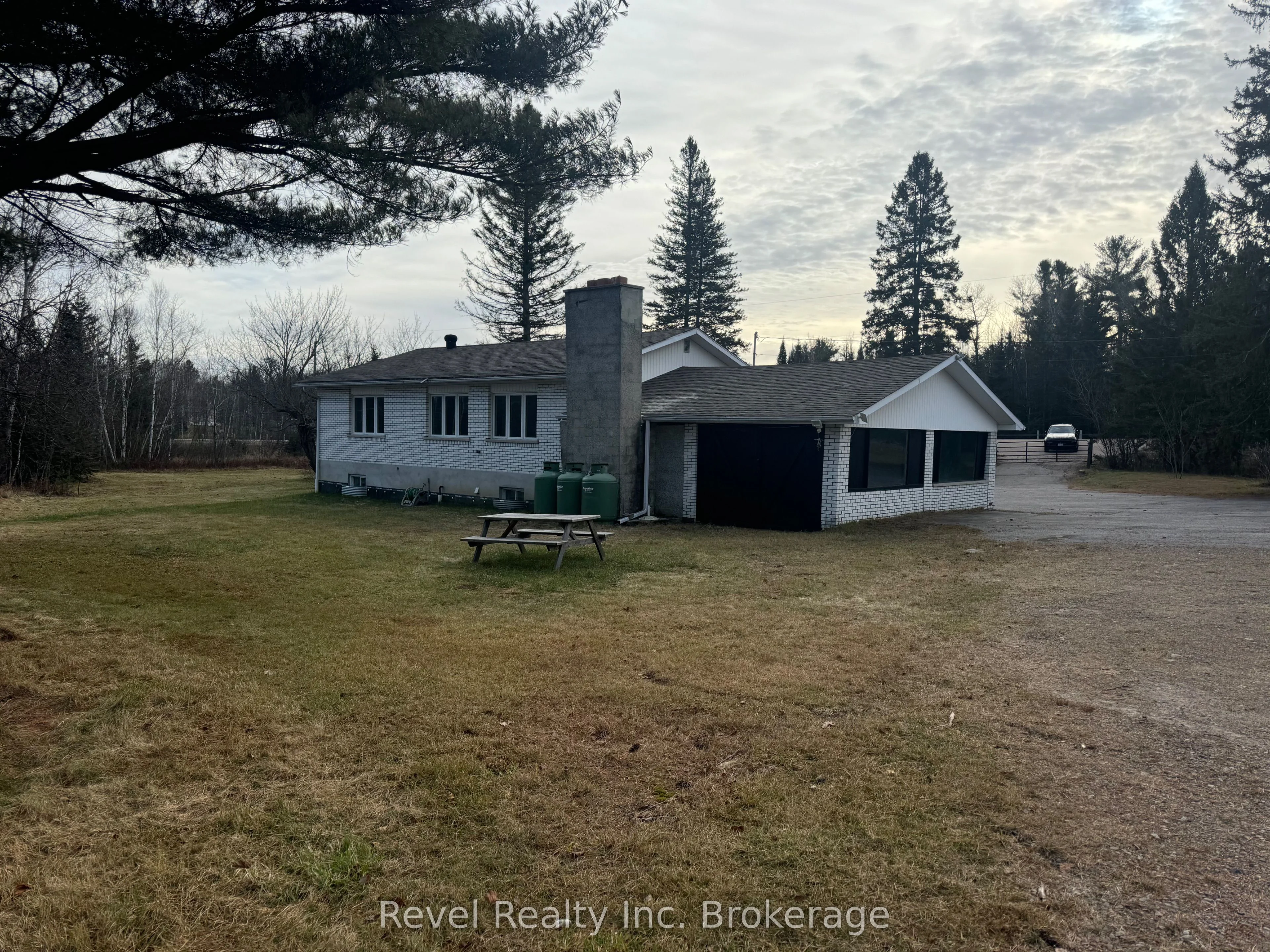 3877 17 Highway E, Papineau-Cameron, ON P0H 1V0