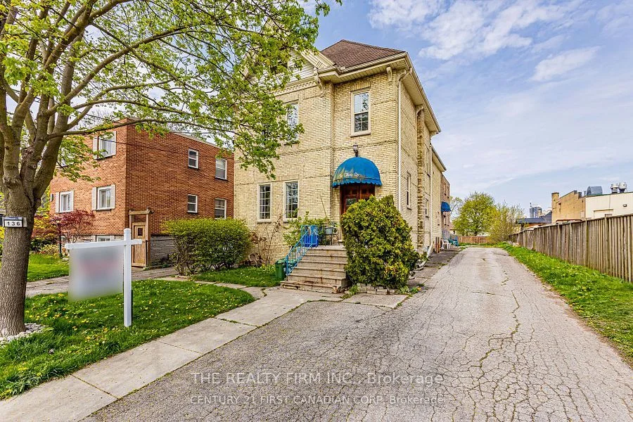 136 Elmwood Avenue E, London South, ON N6C 1J6