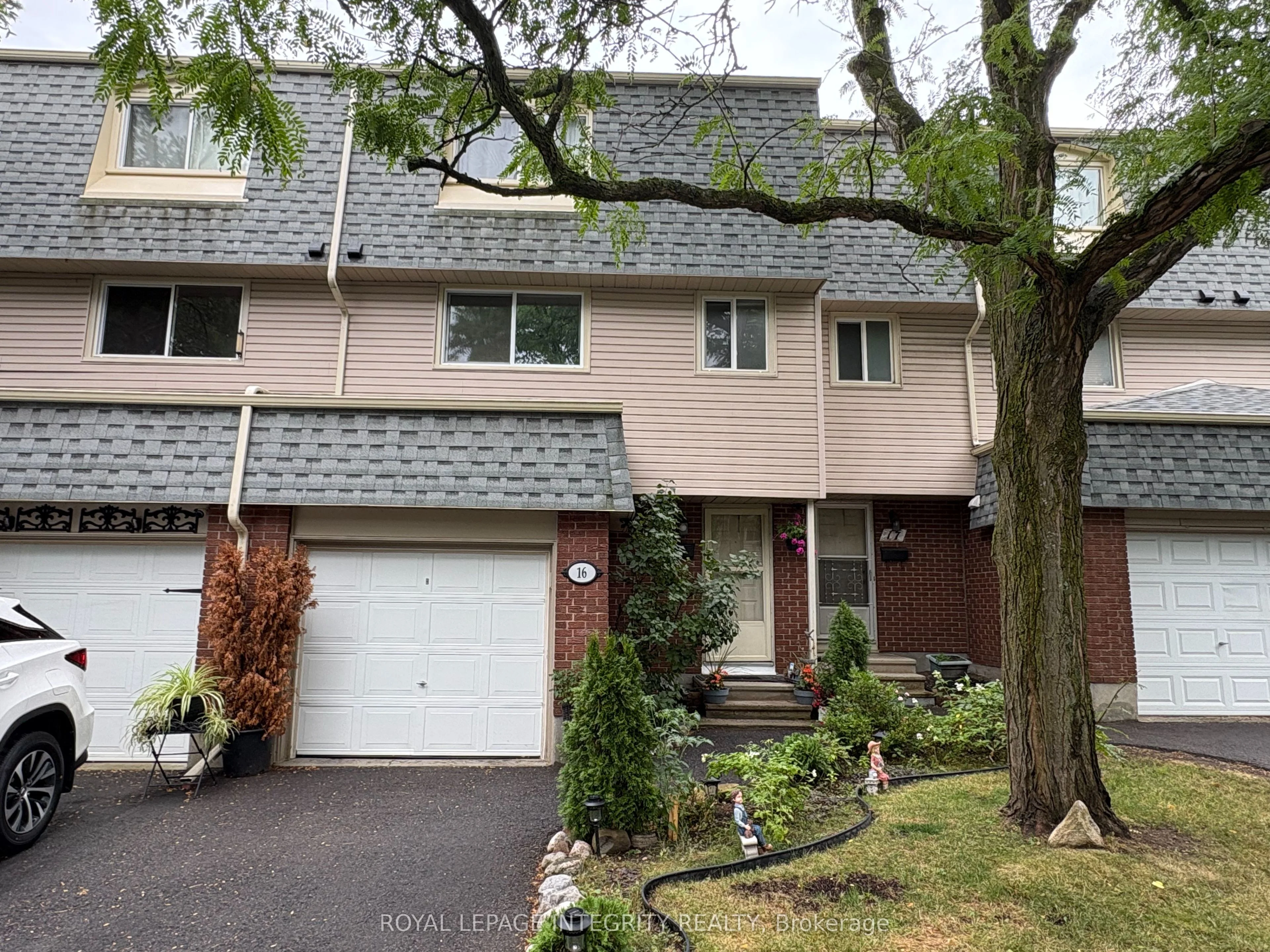 2415 SOUTHVALE Crescent 16, Elmvale Acres and Area, ON K1B 4T9