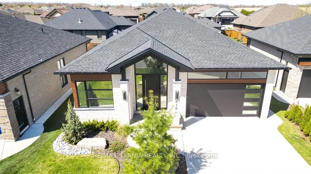 616 Mead Court, Sarnia, ON N7W 0B5