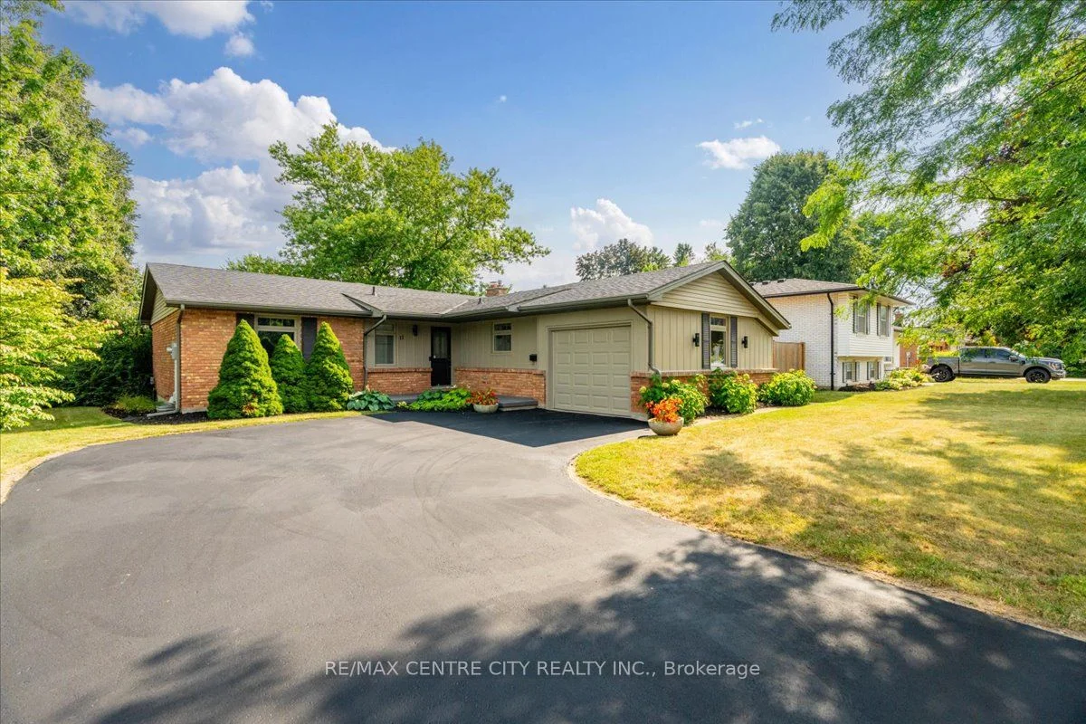 11 Southland Drive, London South, ON N6P 1C2
