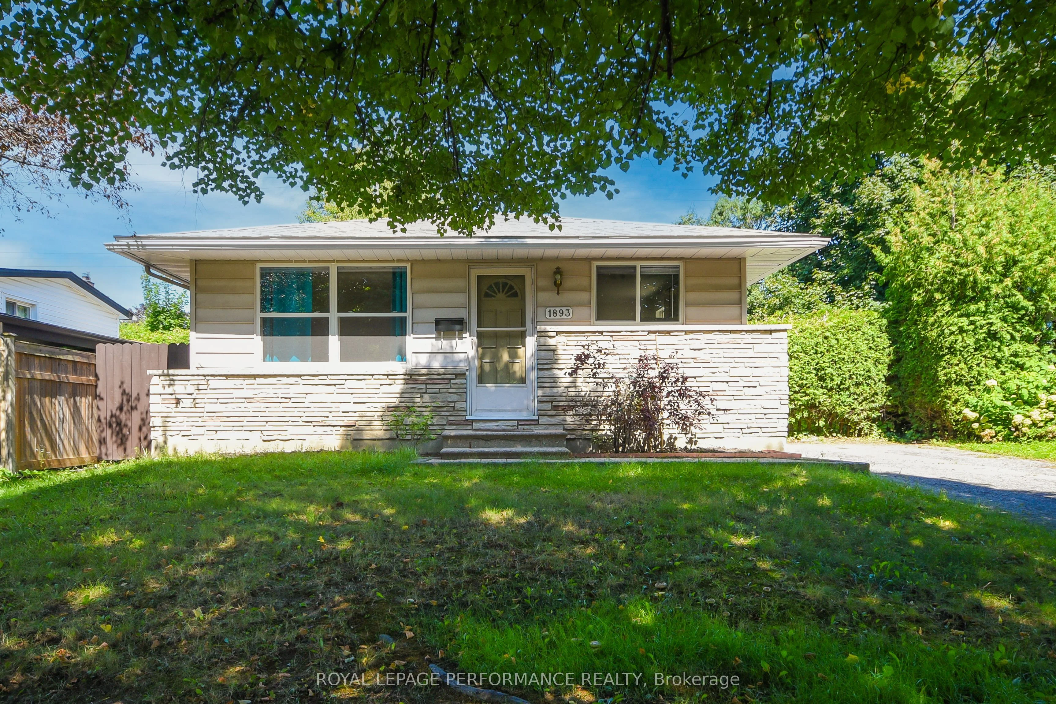 1893 Florida Avenue, Alta Vista and Area, ON K1H 6Y9