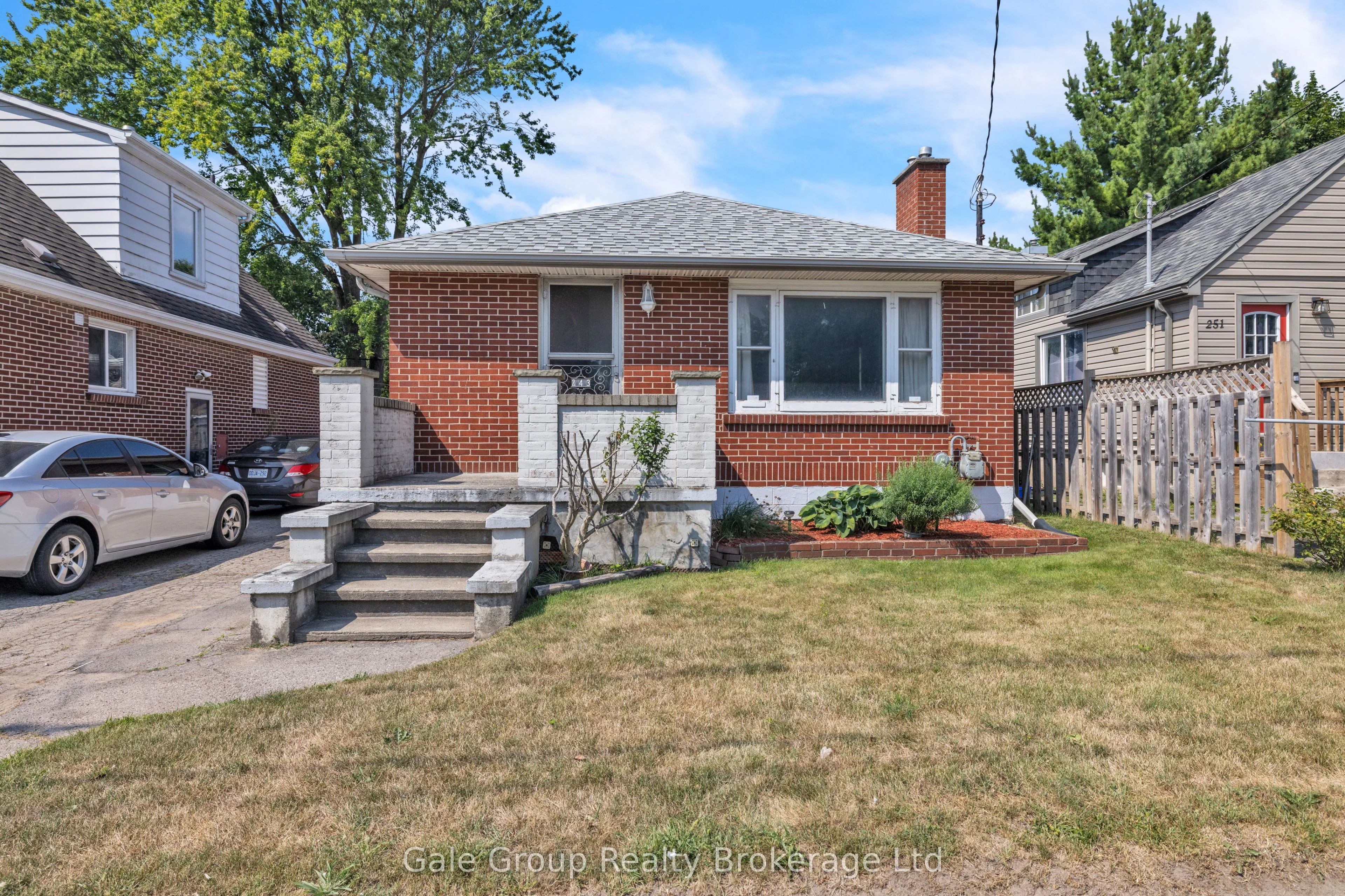 243 Highbury Avenue W, London East, ON N5Z 2W8