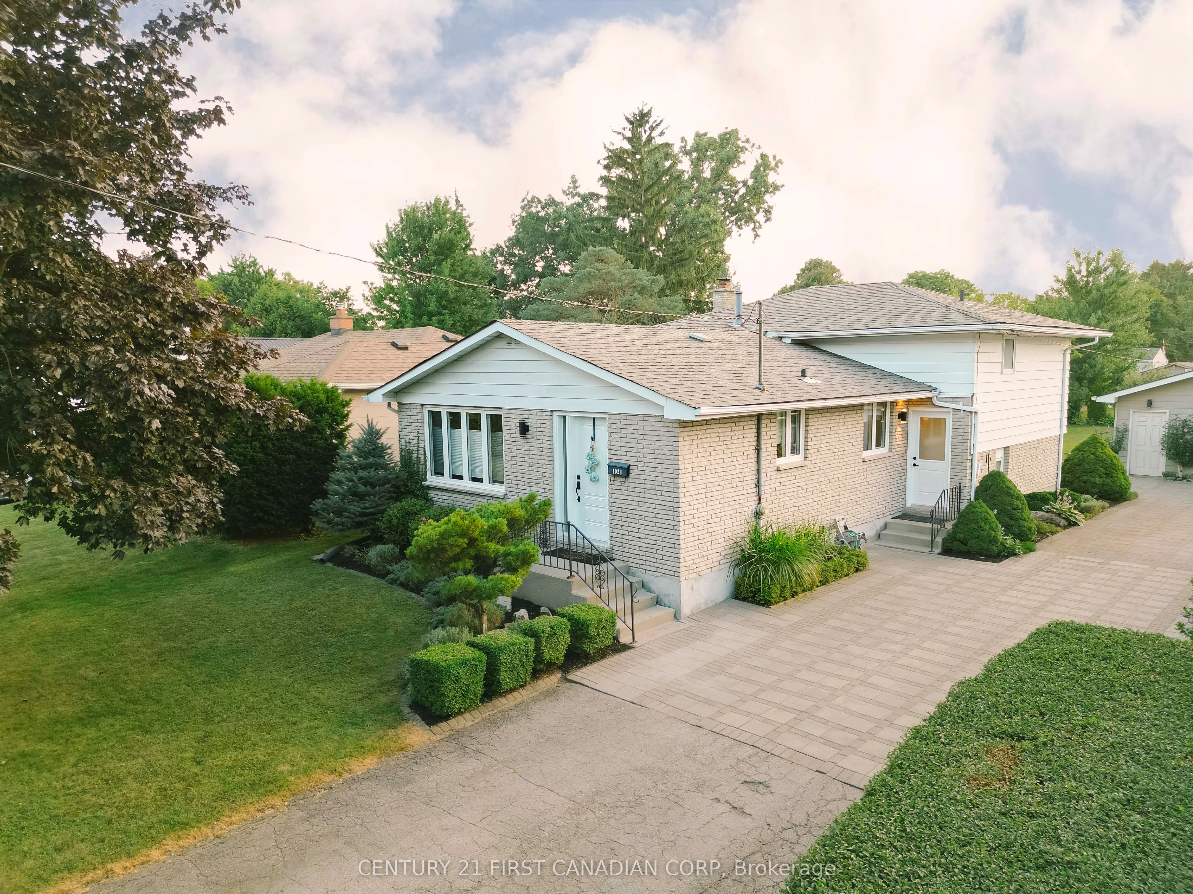 1023 Willow Drive, London South, ON N6E 1P4