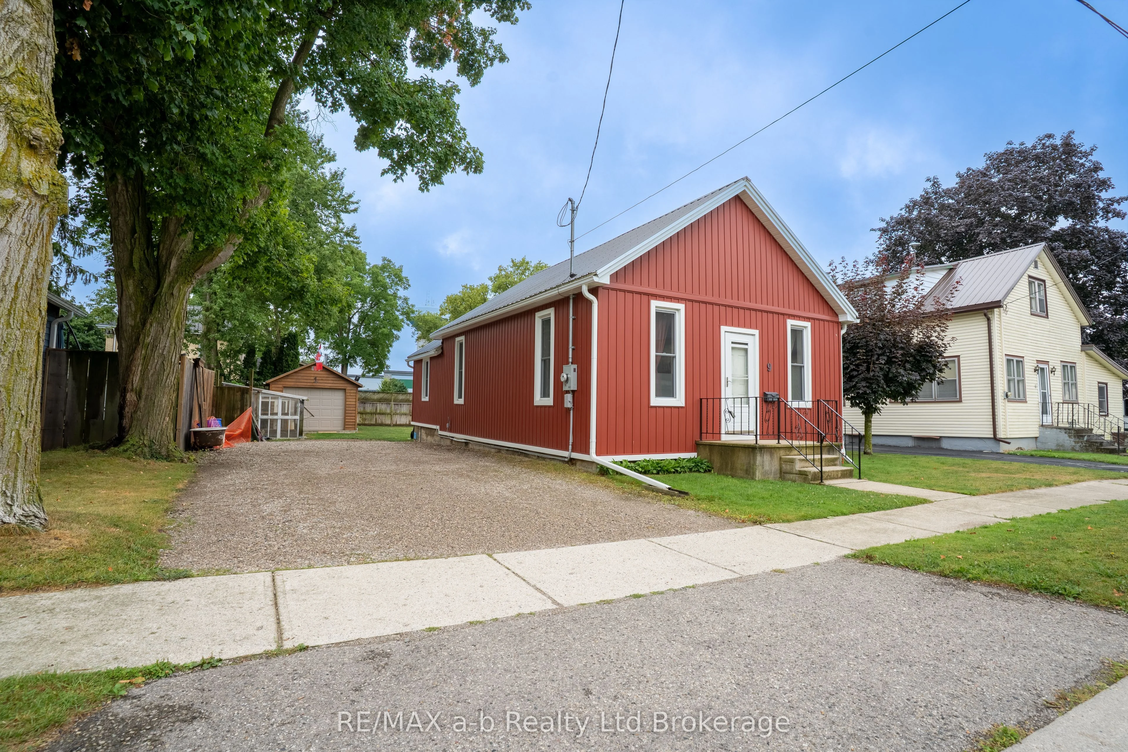 9 ELGIN STREET WEST , Norwich, ON N0J 1P0