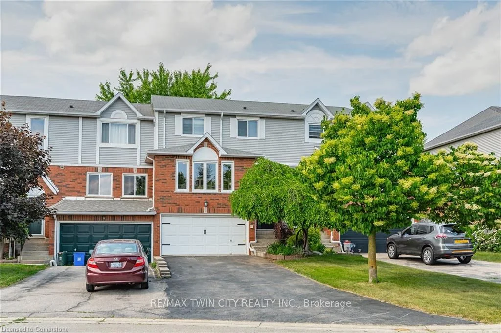 64 Fairgreen Close, Cambridge, ON N1T 1T7