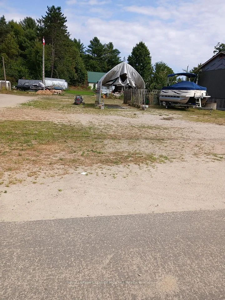 15 Bridge Street, Lake of Bays, ON P0B 1A0