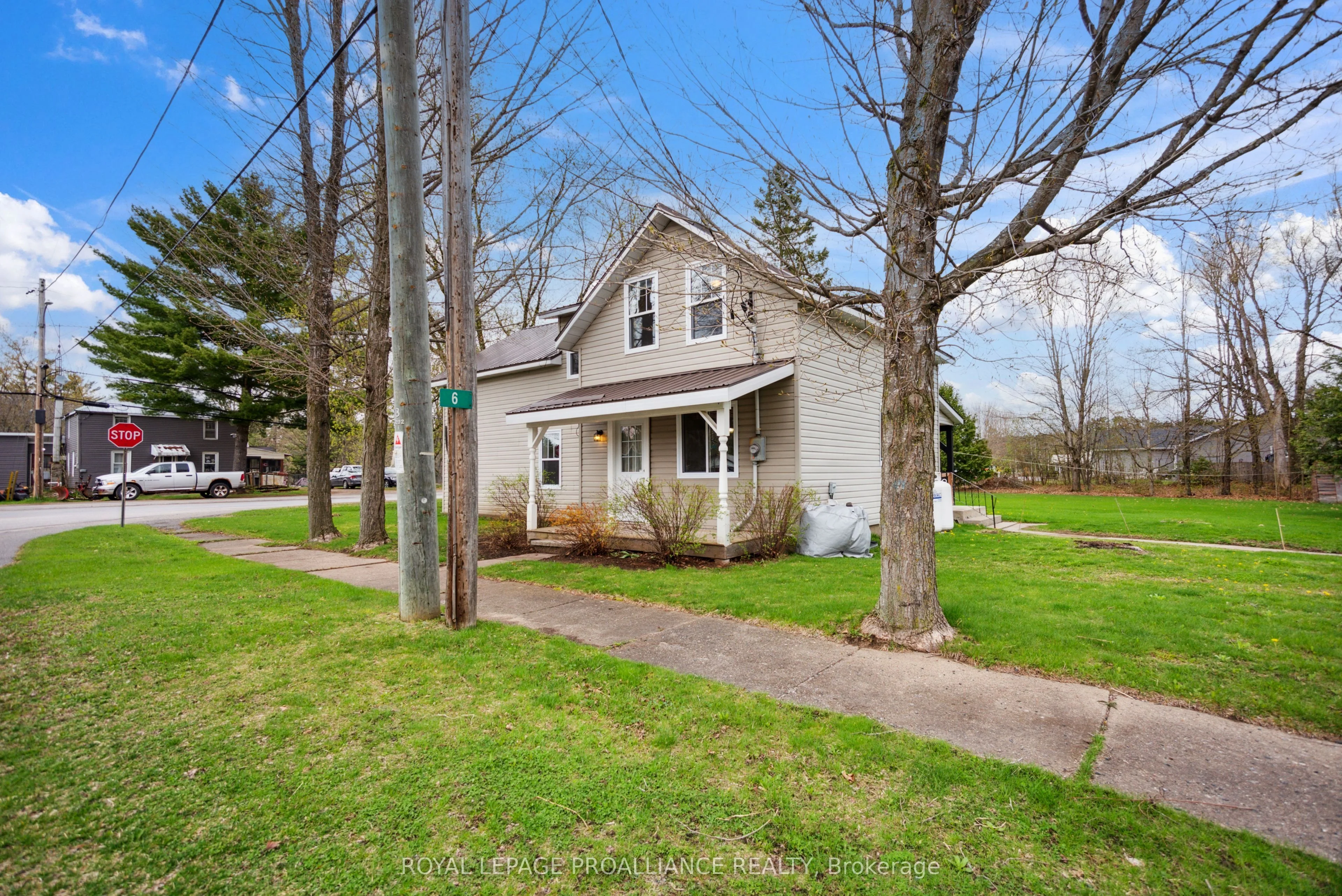 6 Clement Street, Addington Highlands, On K0h 1p0