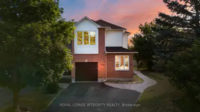 Att/Row/Townhouse in Hunt Club - South Keys and Area