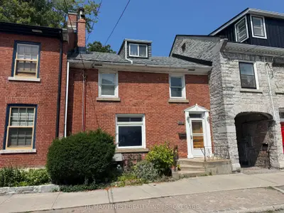 Att/Row/Townhouse in Kingston