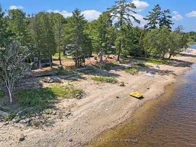 Detached in Laurentian Valley