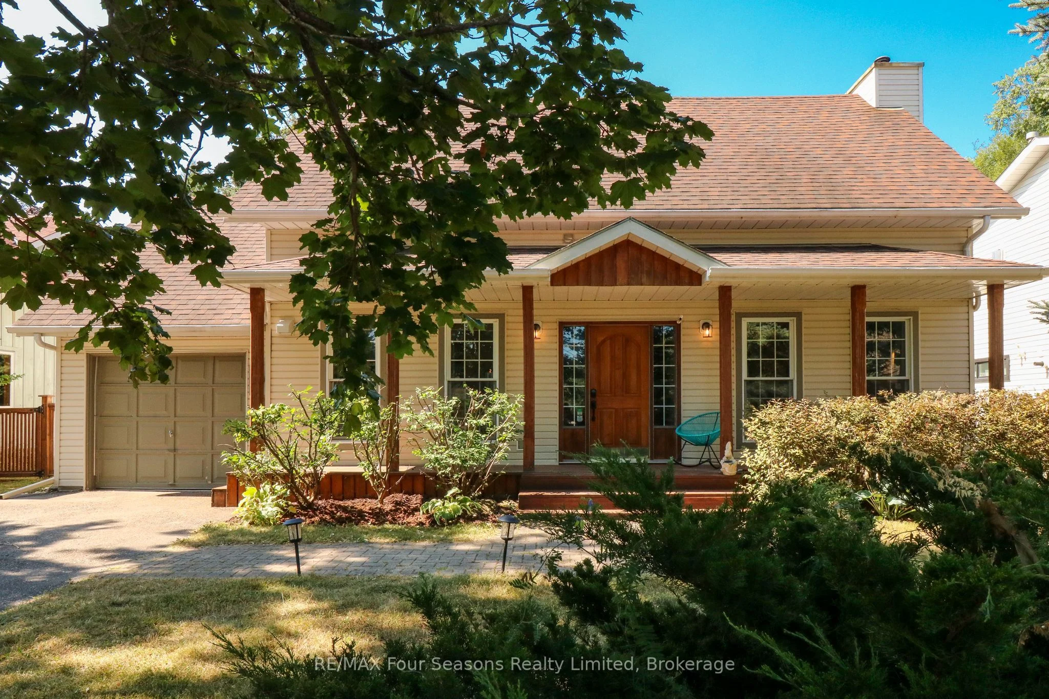 Detached in Blue Mountains