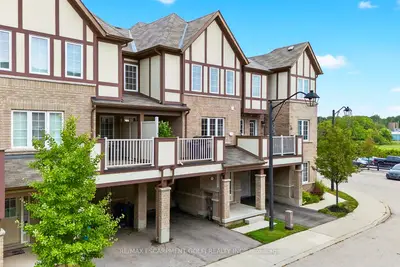 Att/Row/Townhouse in Hamilton