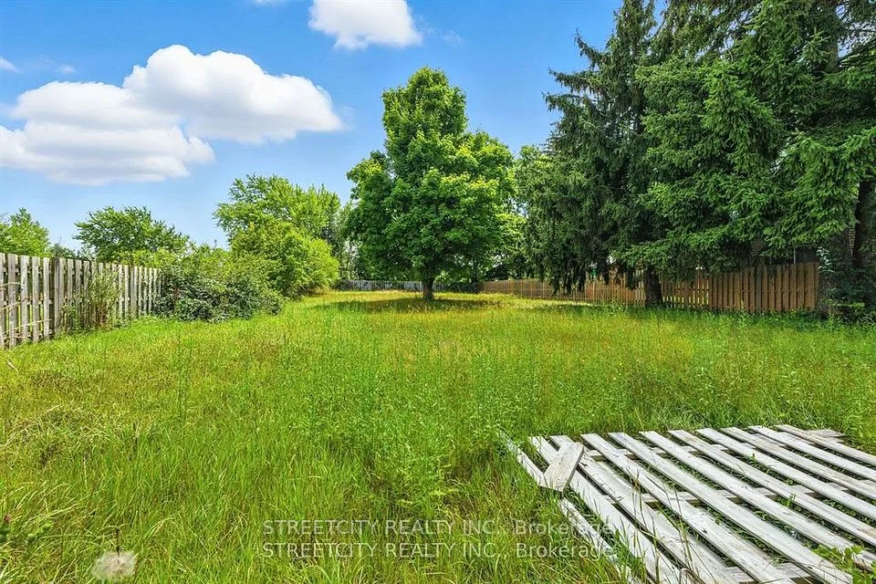 2251 Trafalgar Street, London East, ON N5V 4Z7