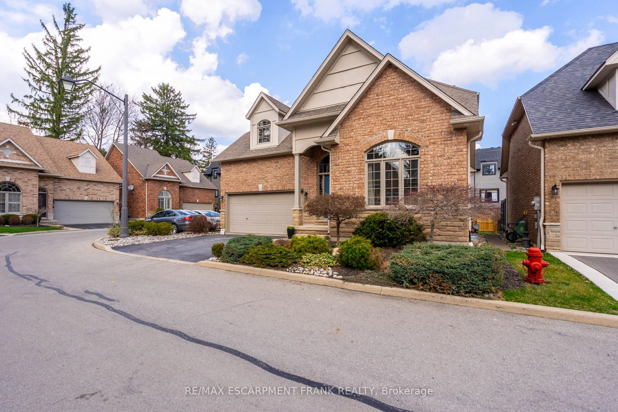195 WILSON Street W 6, Hamilton, ON L9G 1N4