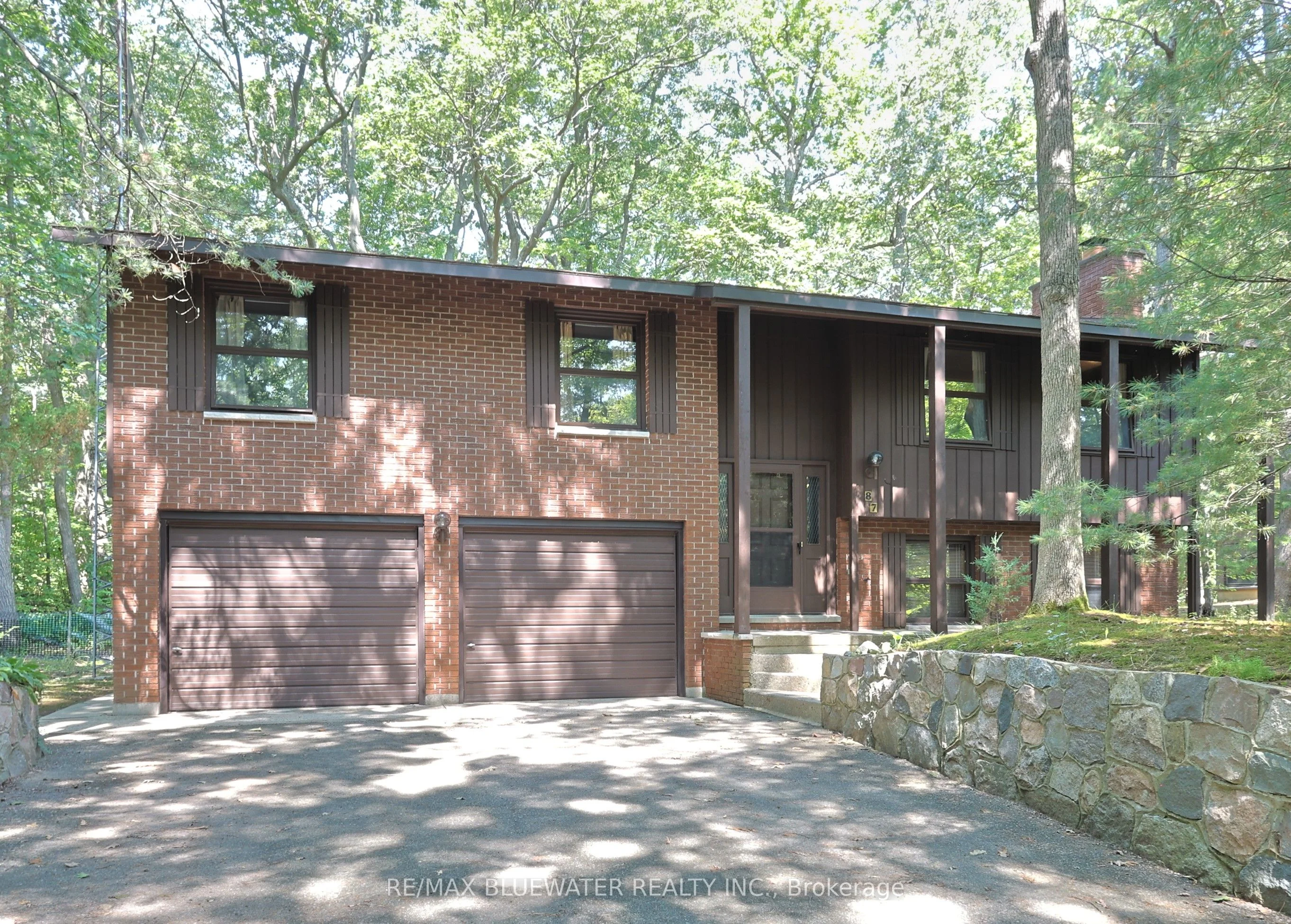 10346 Pines Parkway, Lambton Shores, ON N0M 1T0