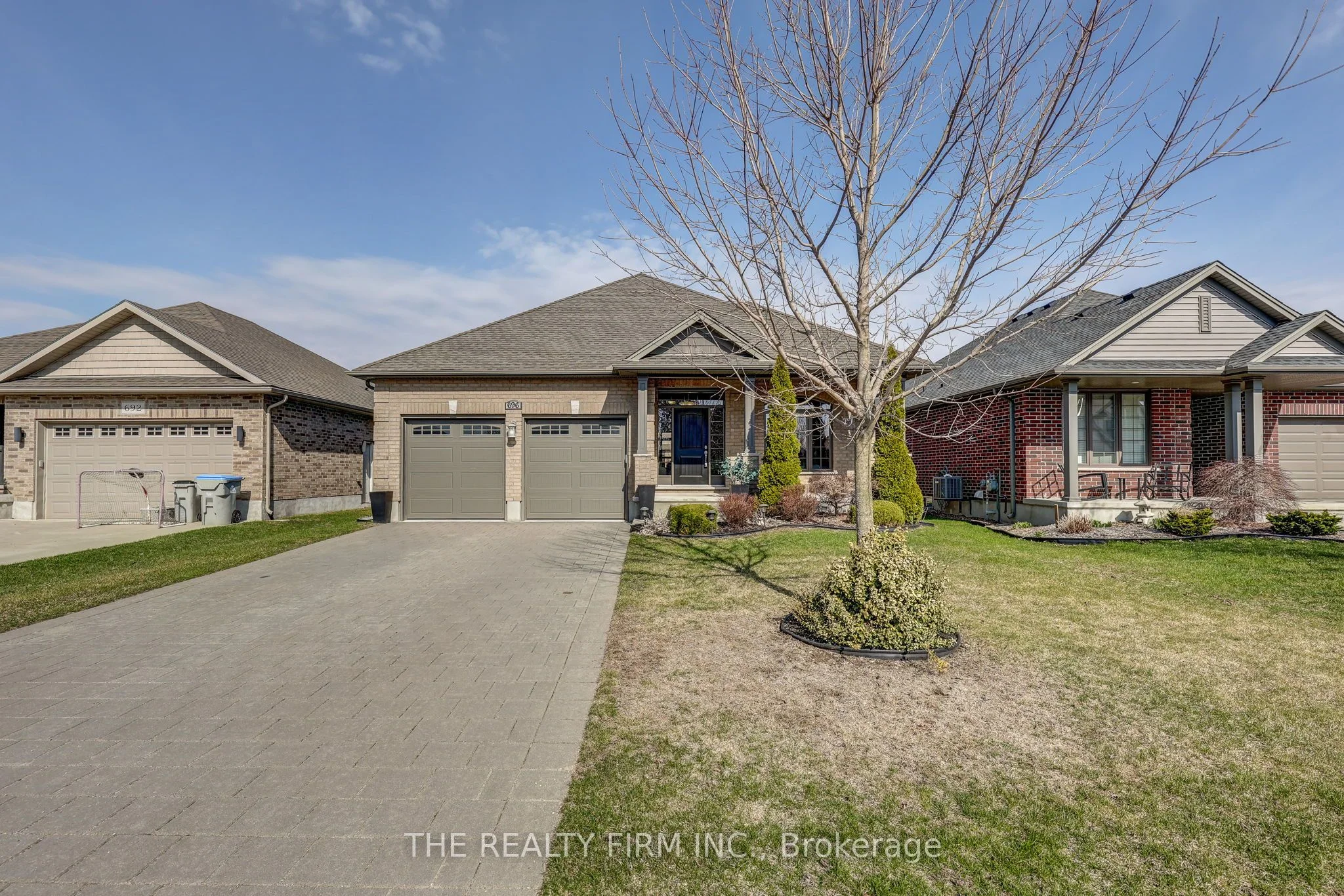 696 BENNETT Crescent, Strathroy-Caradoc, ON N0L 1W0