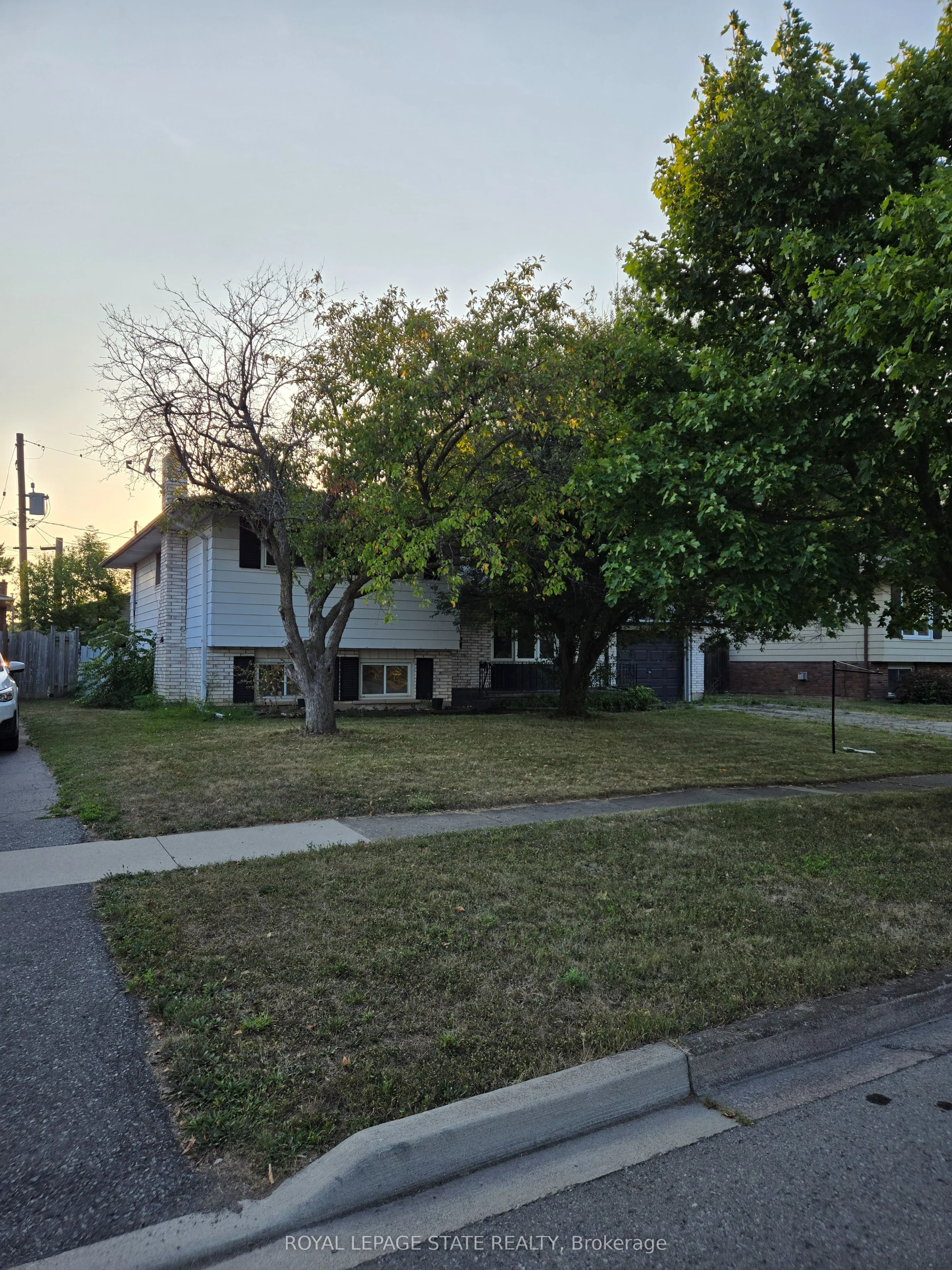 21 Idylwood Road, Welland, ON L3C 1X2