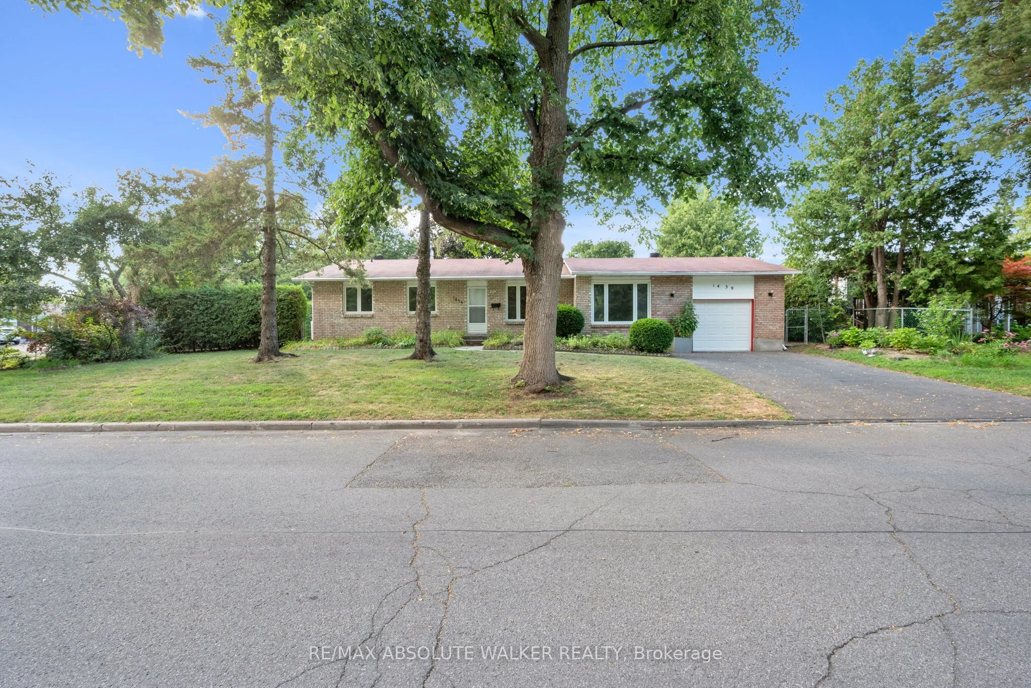 1439 Metz Crescent, Overbrook - Castleheights and Area, ON K1K 3Z9