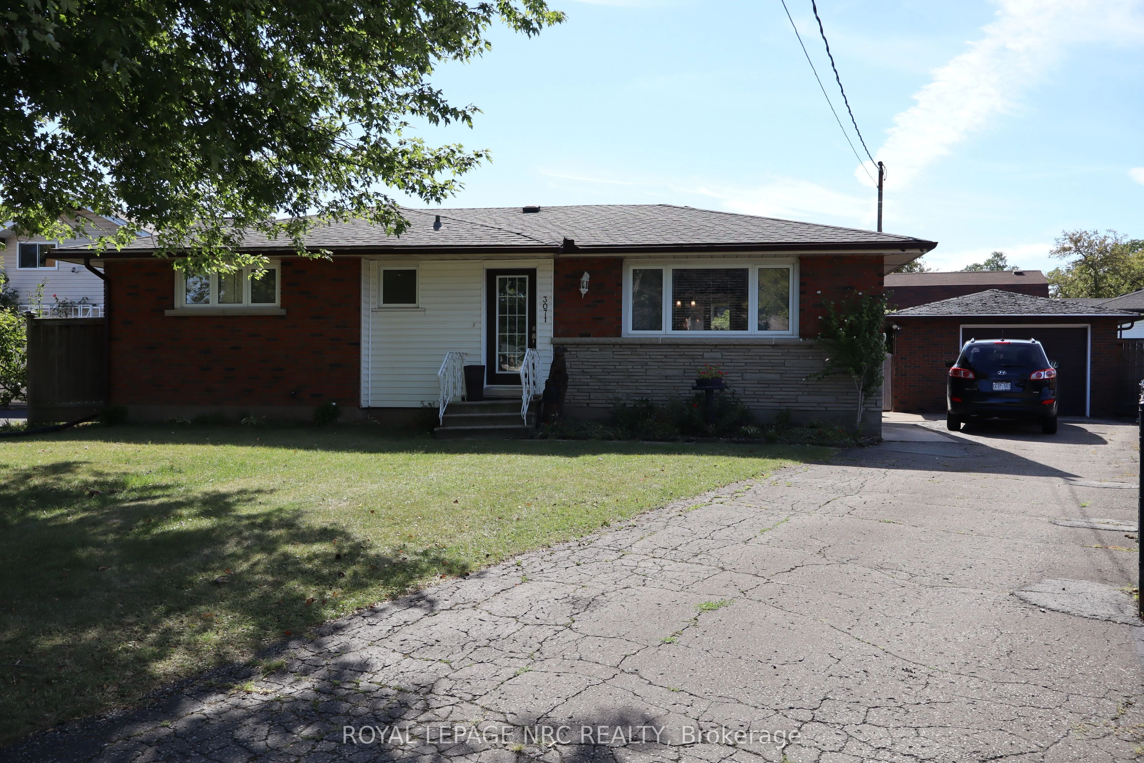 Detached in Niagara Falls