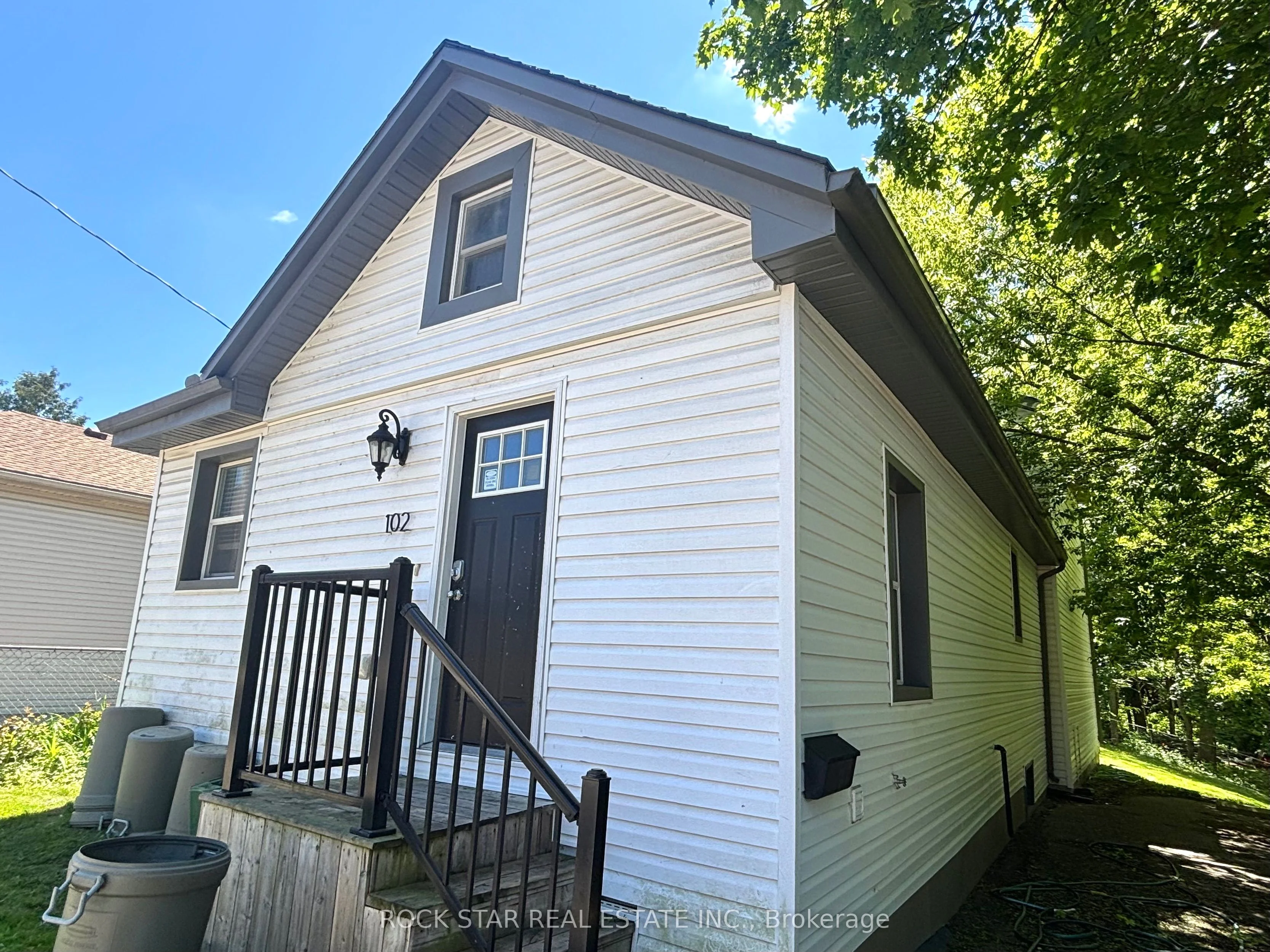 102 EMPRESS Avenue, London North, ON N6H 1M9