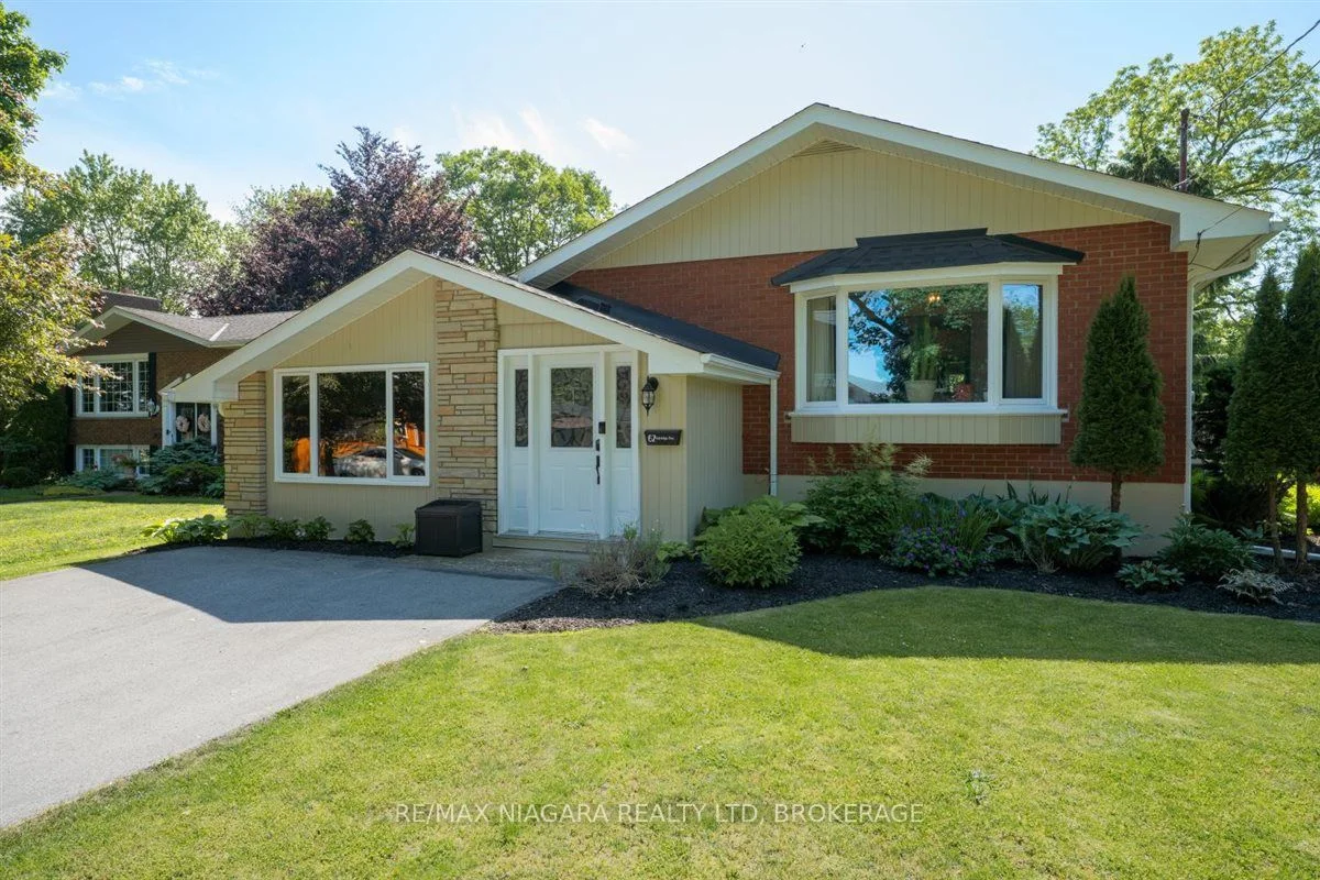 62 OAKRIDGE Crescent E, Port Colborne, ON L3K 2T4