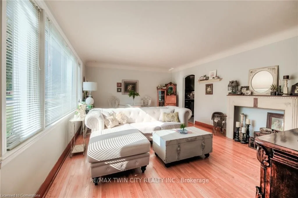 29 Scrimger Avenue MAIN, Cambridge, ON N1R 4V7