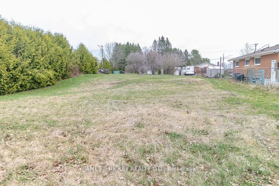 28 Wilson Street W, Laurentian Hills, ON K0J 1J0